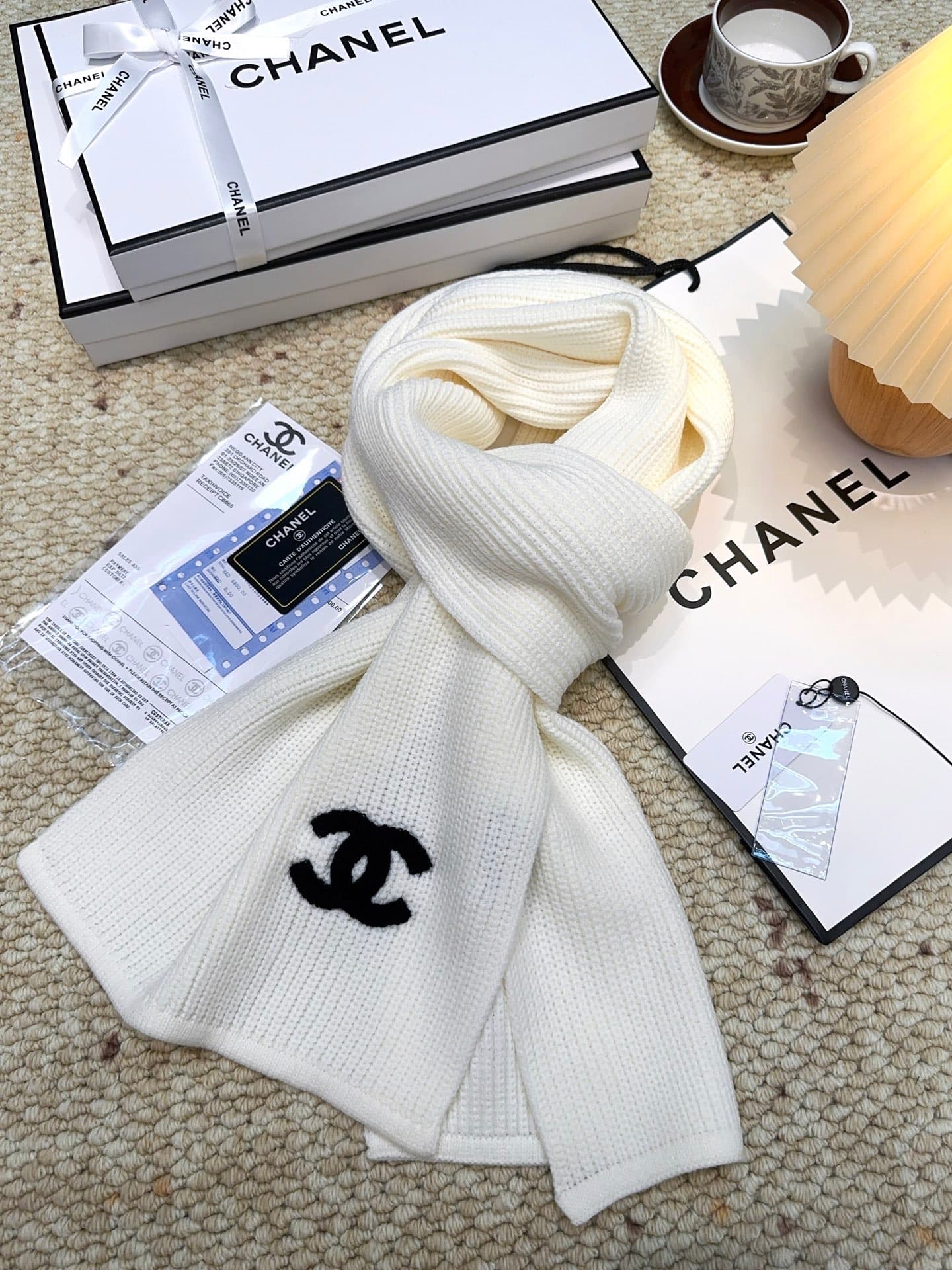 C30680 CHANEL【New Arrival】The latest knitting collection from Chanel boutiques! This is a truly rare design—it is also the first scarf in Saint Laurent’s line to be made using solid-colored knitting techniques. It will definitely become the top item in Sa — image 2