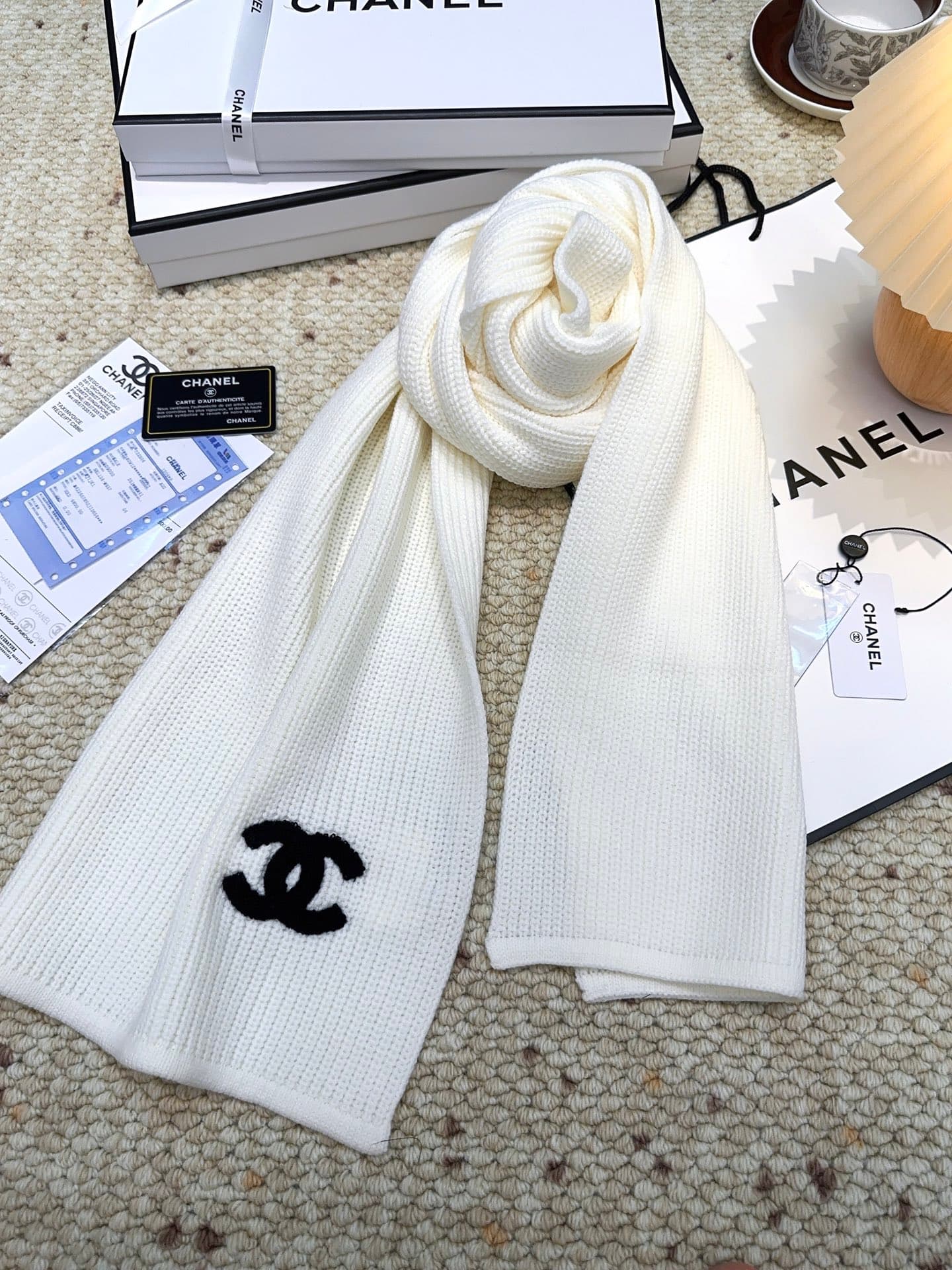 C30680 CHANEL【New Arrival】The latest knitting collection from Chanel boutiques! This is a truly rare design—it is also the first scarf in Saint Laurent’s line to be made using solid-colored knitting techniques. It will definitely become the top item in Sa — image 6