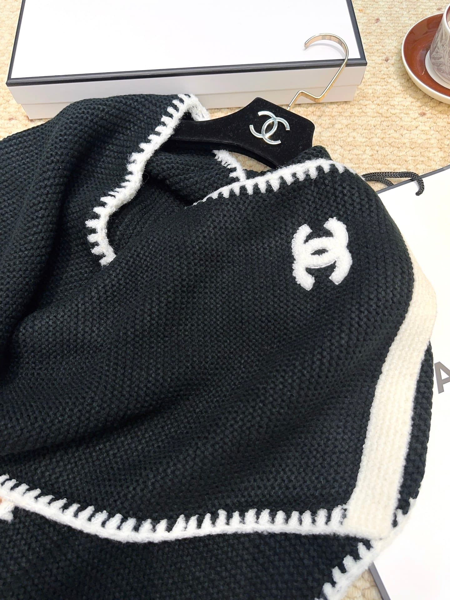 C30671 Chanel boutique’s new item – “Coco Chanel” 💖💖 It’s absolutely stunning! A top-tier product from the Chanel brand. The new item is available at the boutique; it’s imported cashmere knitted scarves and shawls with decorative patterns. They’re extreme — image 6