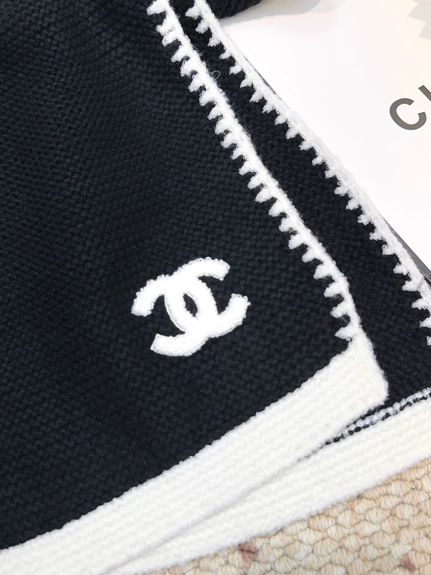 C30671 Chanel boutique’s new item – “Coco Chanel” 💖💖 It’s absolutely stunning! A top-tier product from the Chanel brand. The new item is available at the boutique; it’s imported cashmere knitted scarves and shawls with decorative patterns. They’re extreme — image 4
