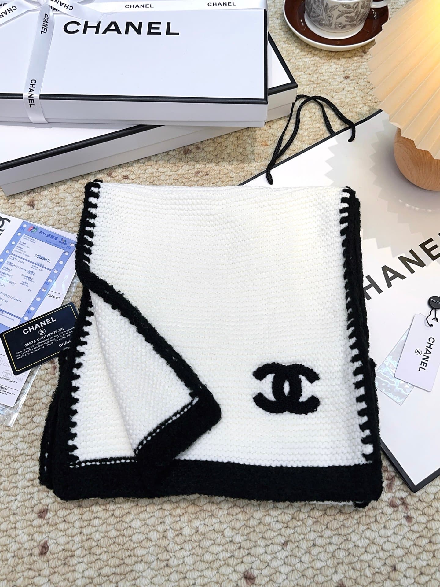 C30672 Chanel store’s new model 【Coco Chanel】💖💖 It’s absolutely stunning! A top-quality product from the highest level of Chanel‼️ The new model is available at the store. Imported cashmere knit scarves and shawls with decorative patterns❗ They’re extreme — image 3
