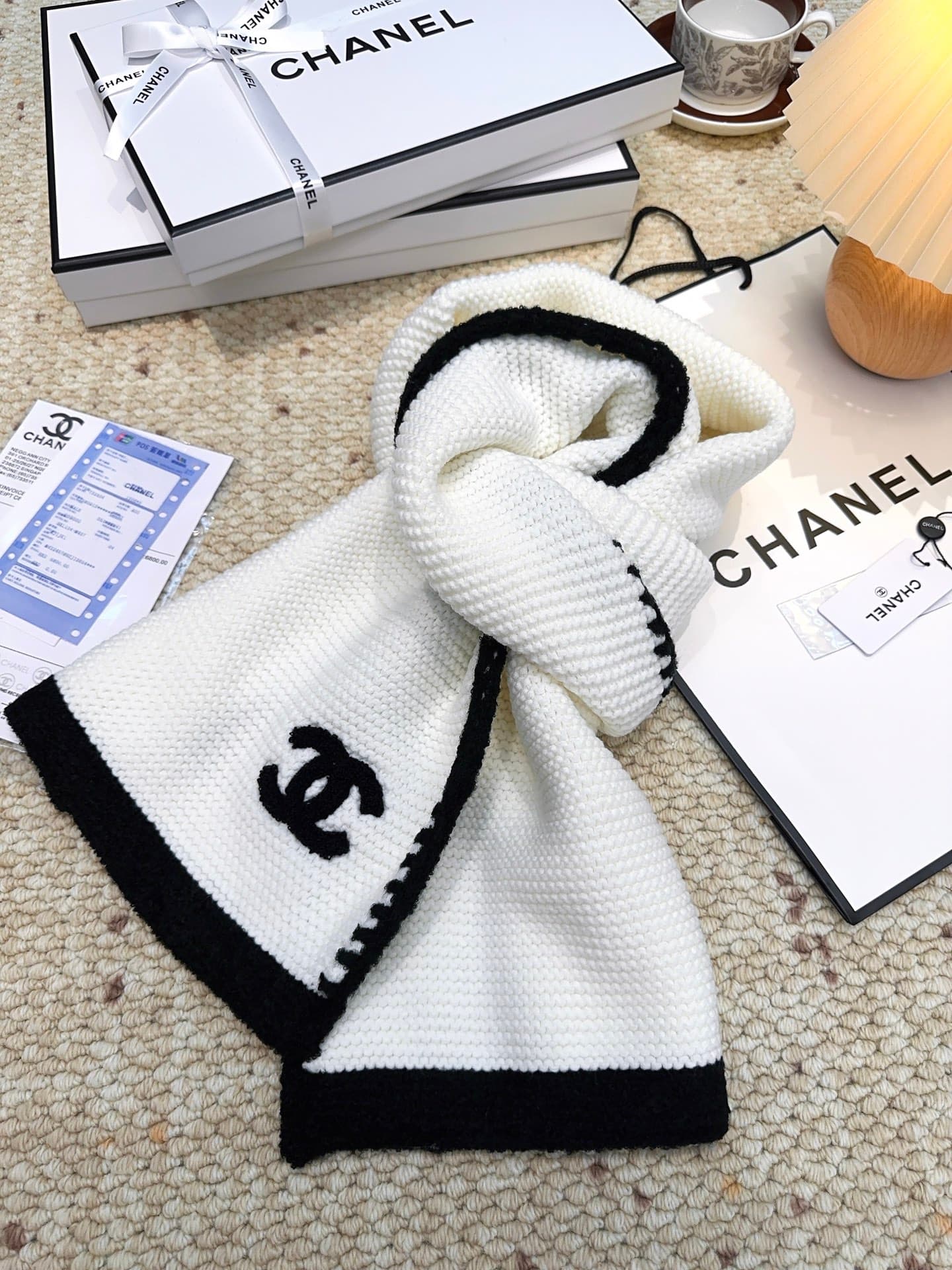 C30672 Chanel store’s new model 【Coco Chanel】💖💖 It’s absolutely stunning! A top-quality product from the highest level of Chanel‼️ The new model is available at the store. Imported cashmere knit scarves and shawls with decorative patterns❗ They’re extreme — image 2