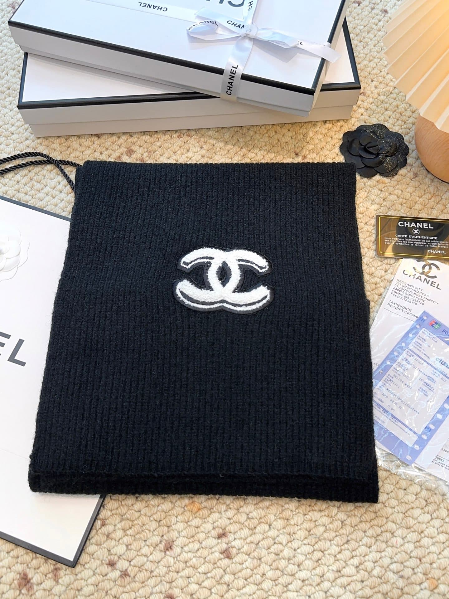 C30679 CHANEL【New Arrival】The latest knitting collection from Chanel boutiques! This is a truly rare design—it is also the first scarf in Chanel’s history to be made using solid-colored knitting techniques. It will definitely become the top item in Chanel — image 5