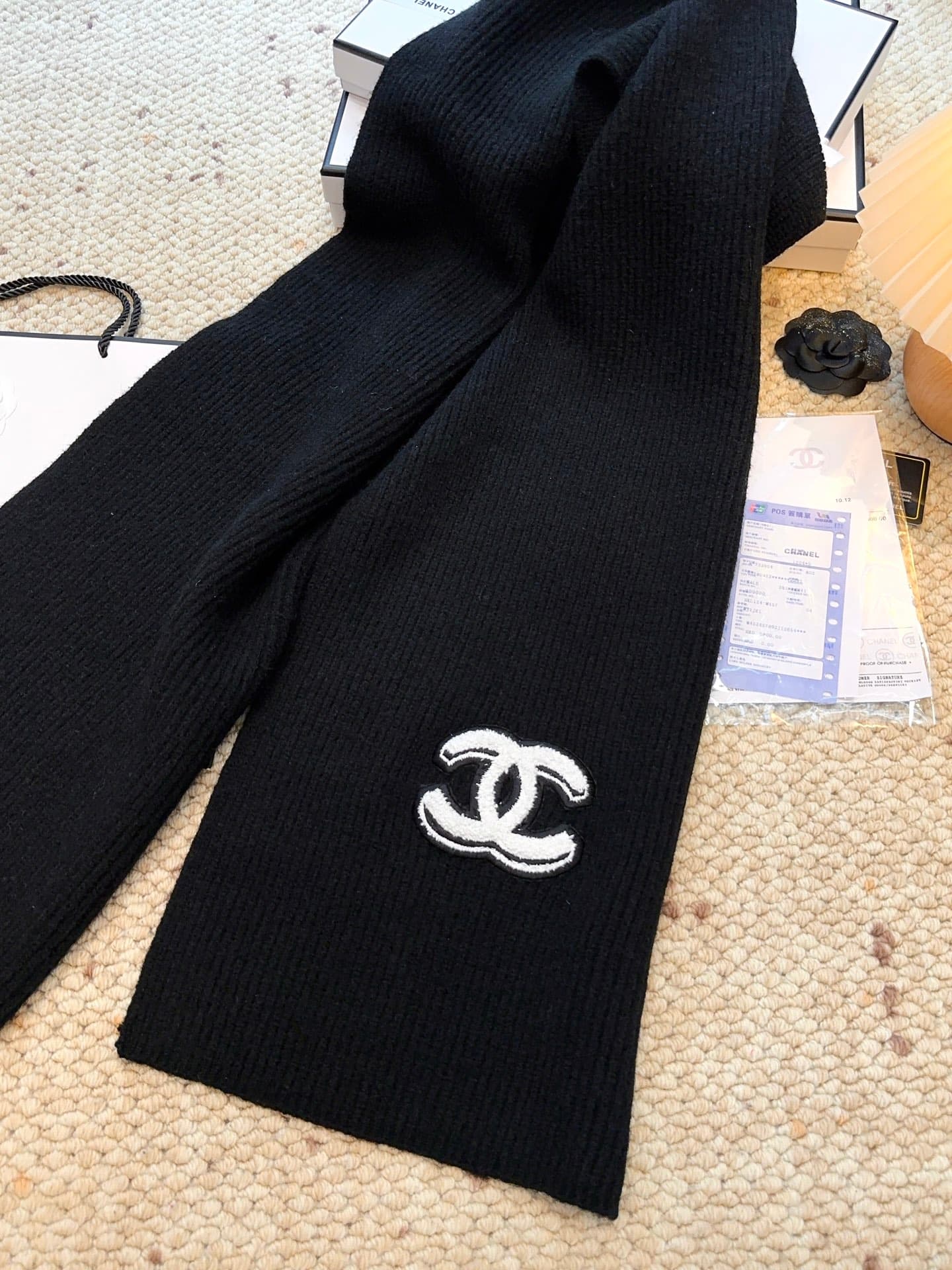 C30679 CHANEL【New Arrival】The latest knitting collection from Chanel boutiques! This is a truly rare design—it is also the first scarf in Chanel’s history to be made using solid-colored knitting techniques. It will definitely become the top item in Chanel — image 6