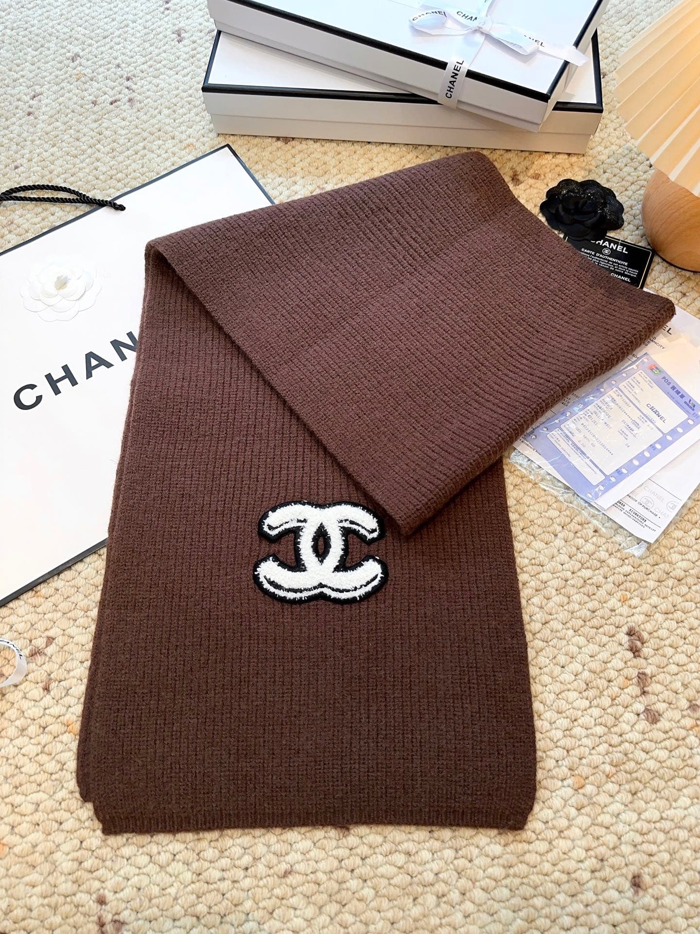 C30678 CHANEL【New Arrival】The latest knitting collection from Chanel store! This is a truly rare design—it is also the first scarf in Gucci’s line to use solid knitting techniques. It will definitely become the best-selling item for Gucci’s autumn and win — image 6