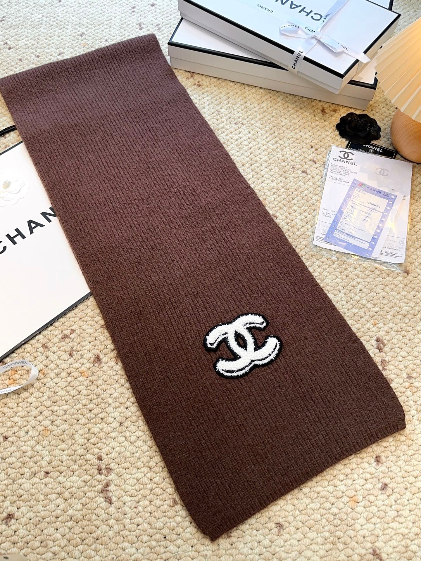 C30678 CHANEL【New Arrival】The latest knitting collection from Chanel store! This is a truly rare design—it is also the first scarf in Gucci’s line to use solid knitting techniques. It will definitely become the best-selling item for Gucci’s autumn and win — image 7