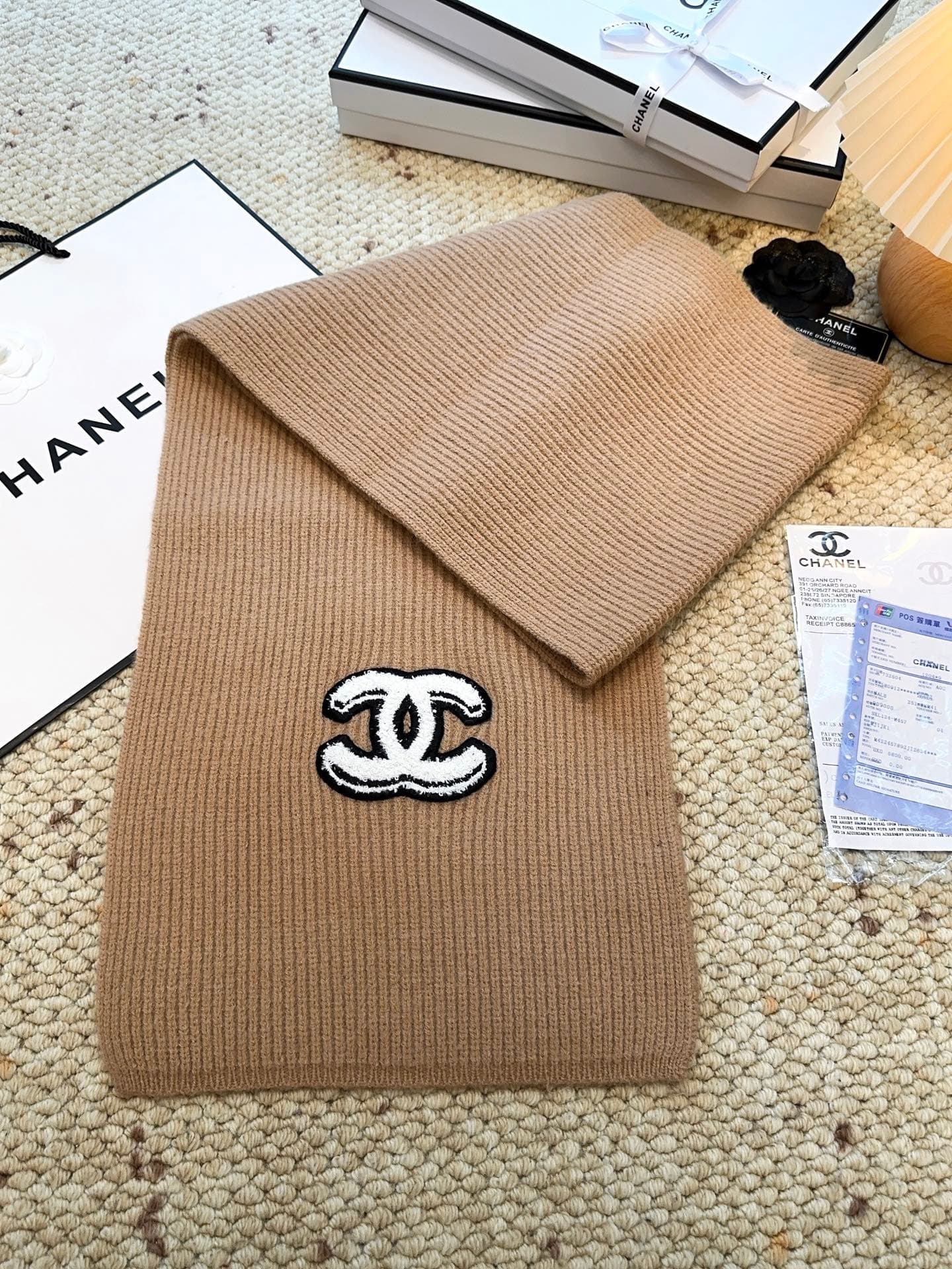 C30677 CHANEL【New Arrival】The latest knitting collection from Chanel boutiques! This is a truly rare style—it is also the first scarf in Saint Laurent’s line to be made using solid-colored knitting techniques. It will definitely become the top item in Sai — image 6