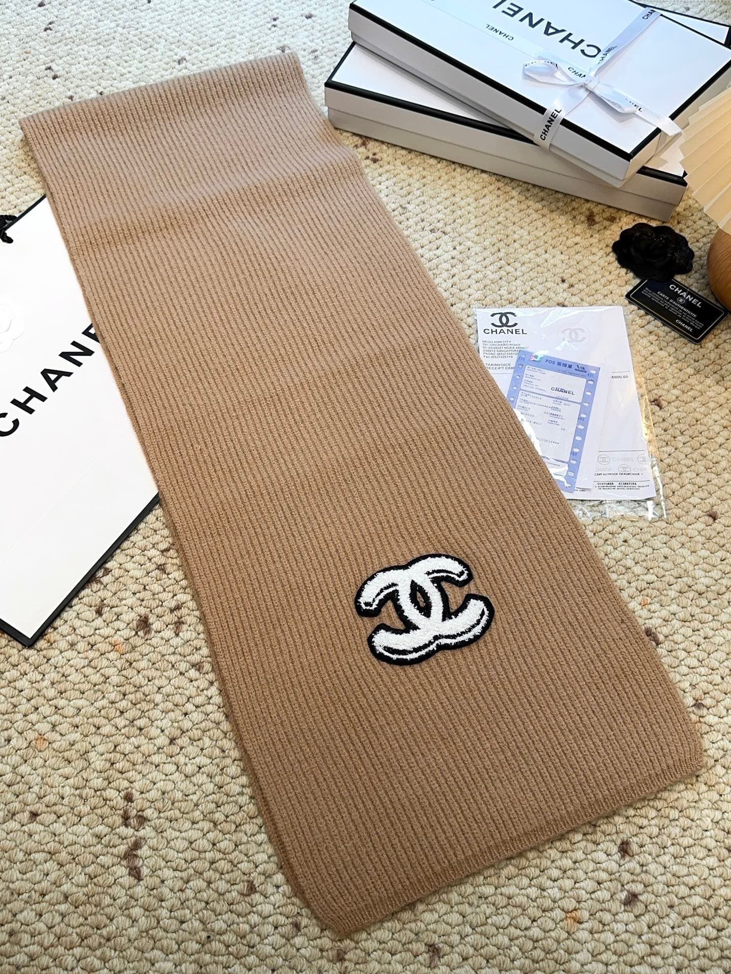 C30677 CHANEL【New Arrival】The latest knitting collection from Chanel boutiques! This is a truly rare style—it is also the first scarf in Saint Laurent’s line to be made using solid-colored knitting techniques. It will definitely become the top item in Sai — image 7