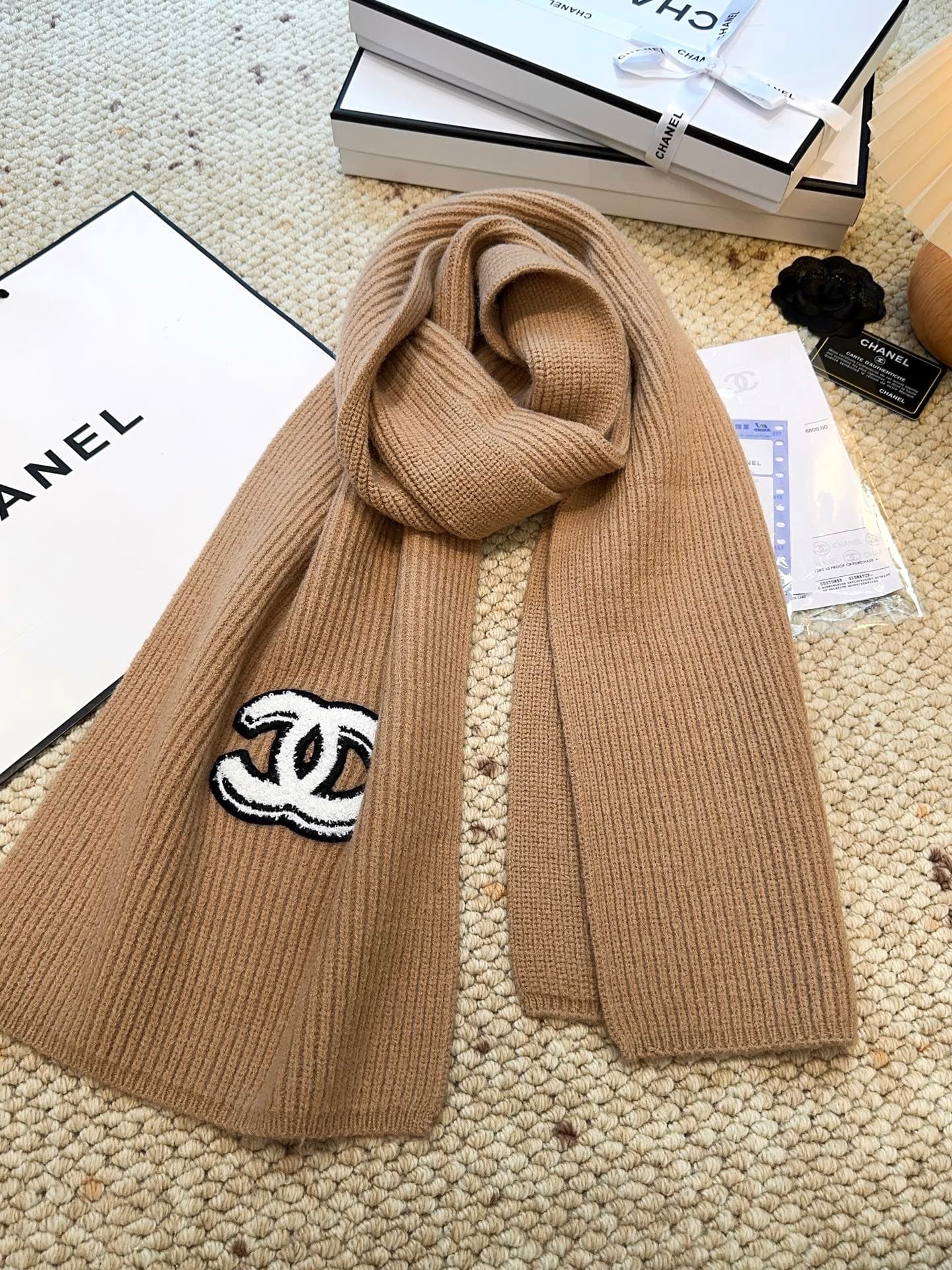 C30677 CHANEL【New Arrival】The latest knitting collection from Chanel boutiques! This is a truly rare style—it is also the first scarf in Saint Laurent’s line to be made using solid-colored knitting techniques. It will definitely become the top item in Sai — image 2
