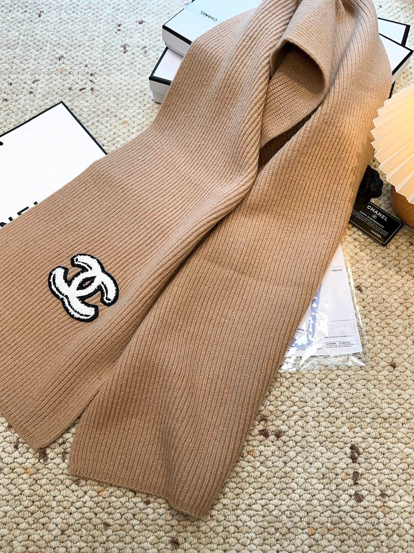 C30677 CHANEL【New Arrival】The latest knitting collection from Chanel boutiques! This is a truly rare style—it is also the first scarf in Saint Laurent’s line to be made using solid-colored knitting techniques. It will definitely become the top item in Sai — image 8