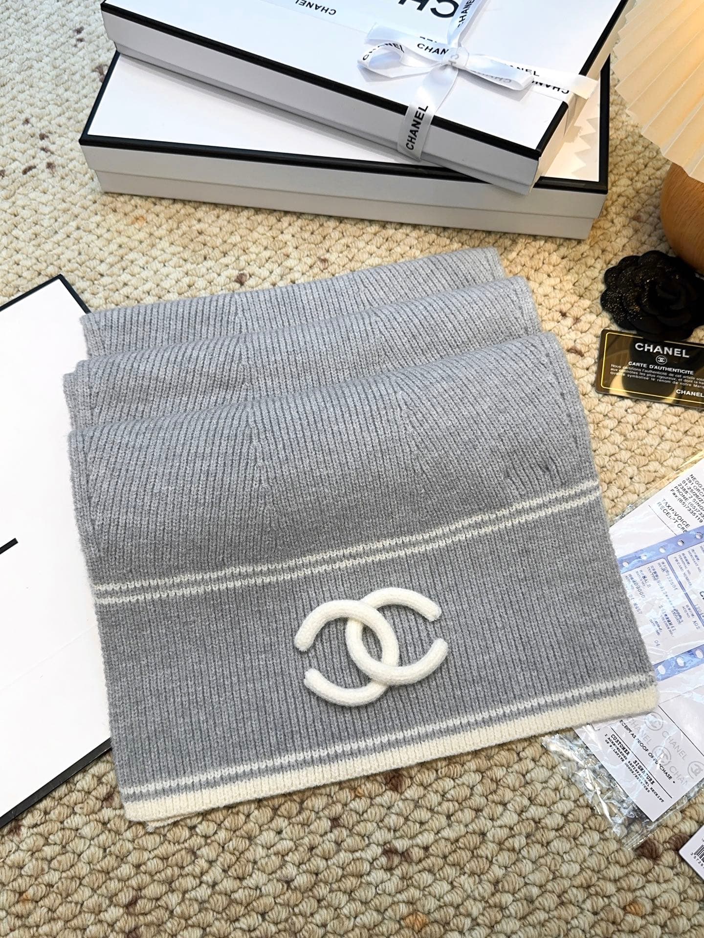 C30675 CHANEL【New Arrival】The latest knitting collection from Chanel boutiques! This is a truly rare style—it is also the first scarf in Chanel’s line to use solid knitting techniques. It will definitely be the top item in Chanel’s autumn and winter colle — image 5