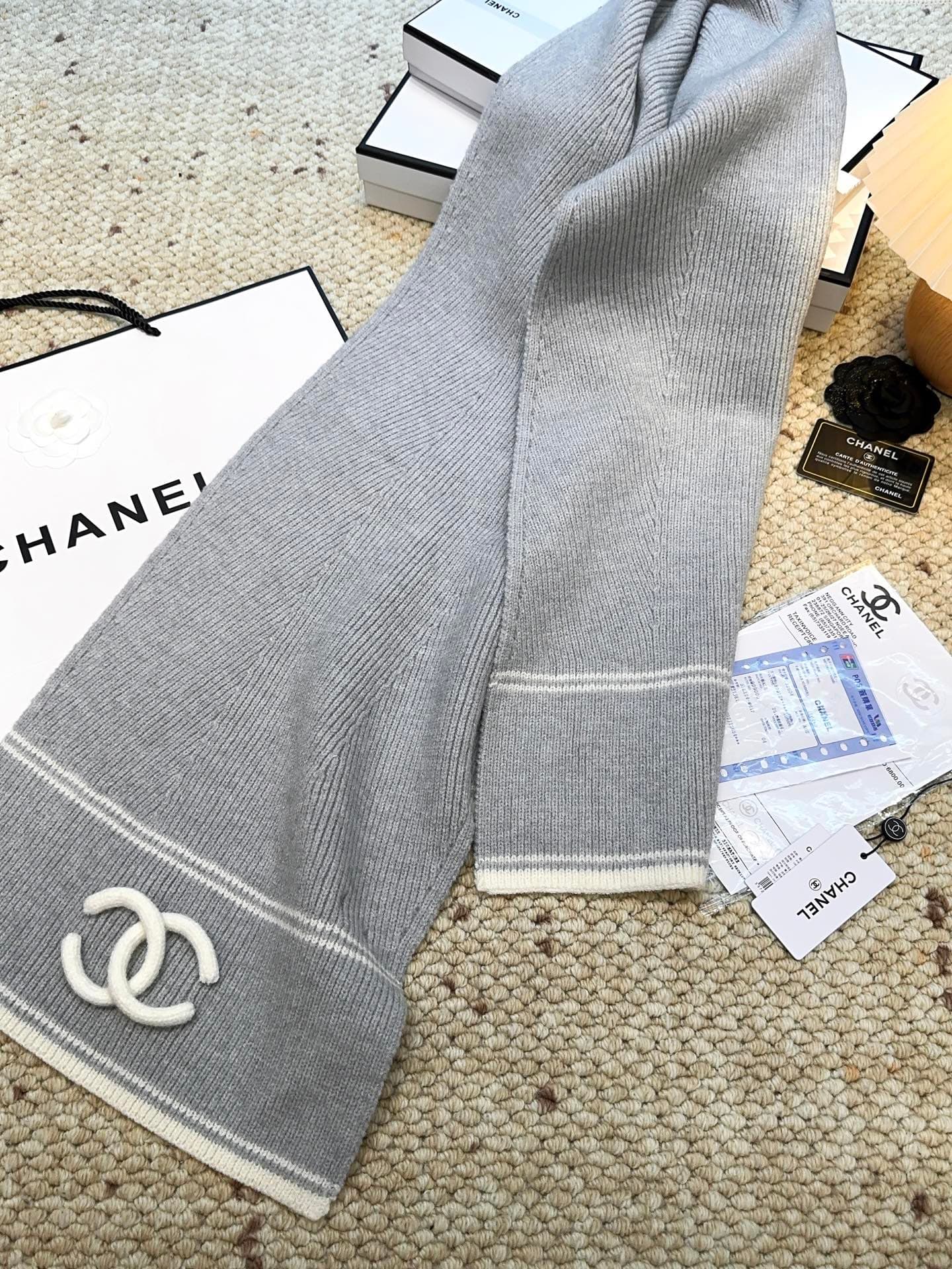 C30675 CHANEL【New Arrival】The latest knitting collection from Chanel boutiques! This is a truly rare style—it is also the first scarf in Chanel’s line to use solid knitting techniques. It will definitely be the top item in Chanel’s autumn and winter colle — image 8