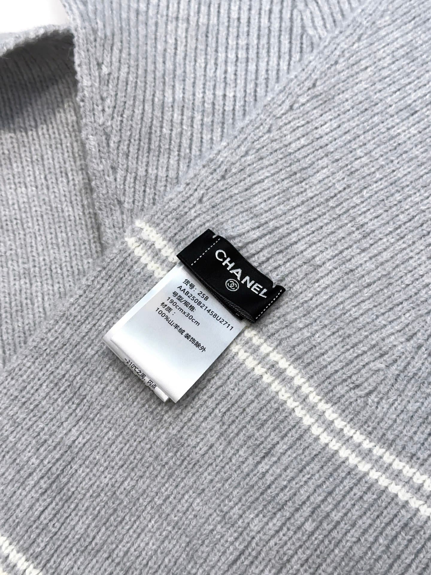 C30675 CHANEL【New Arrival】The latest knitting collection from Chanel boutiques! This is a truly rare style—it is also the first scarf in Chanel’s line to use solid knitting techniques. It will definitely be the top item in Chanel’s autumn and winter colle — image 4