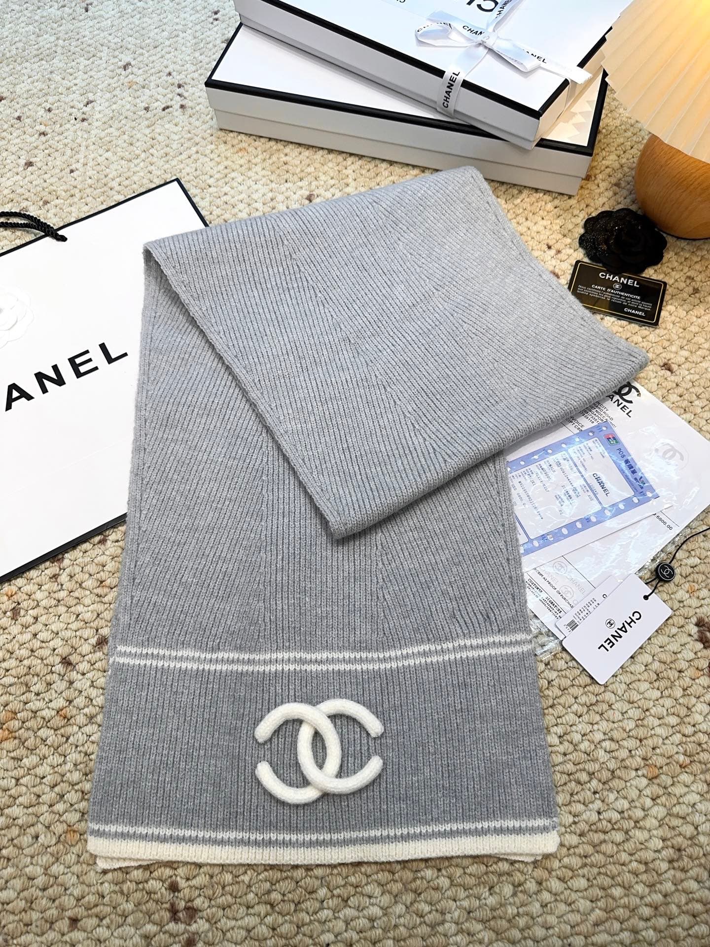 C30675 CHANEL【New Arrival】The latest knitting collection from Chanel boutiques! This is a truly rare style—it is also the first scarf in Chanel’s line to use solid knitting techniques. It will definitely be the top item in Chanel’s autumn and winter colle — image 6