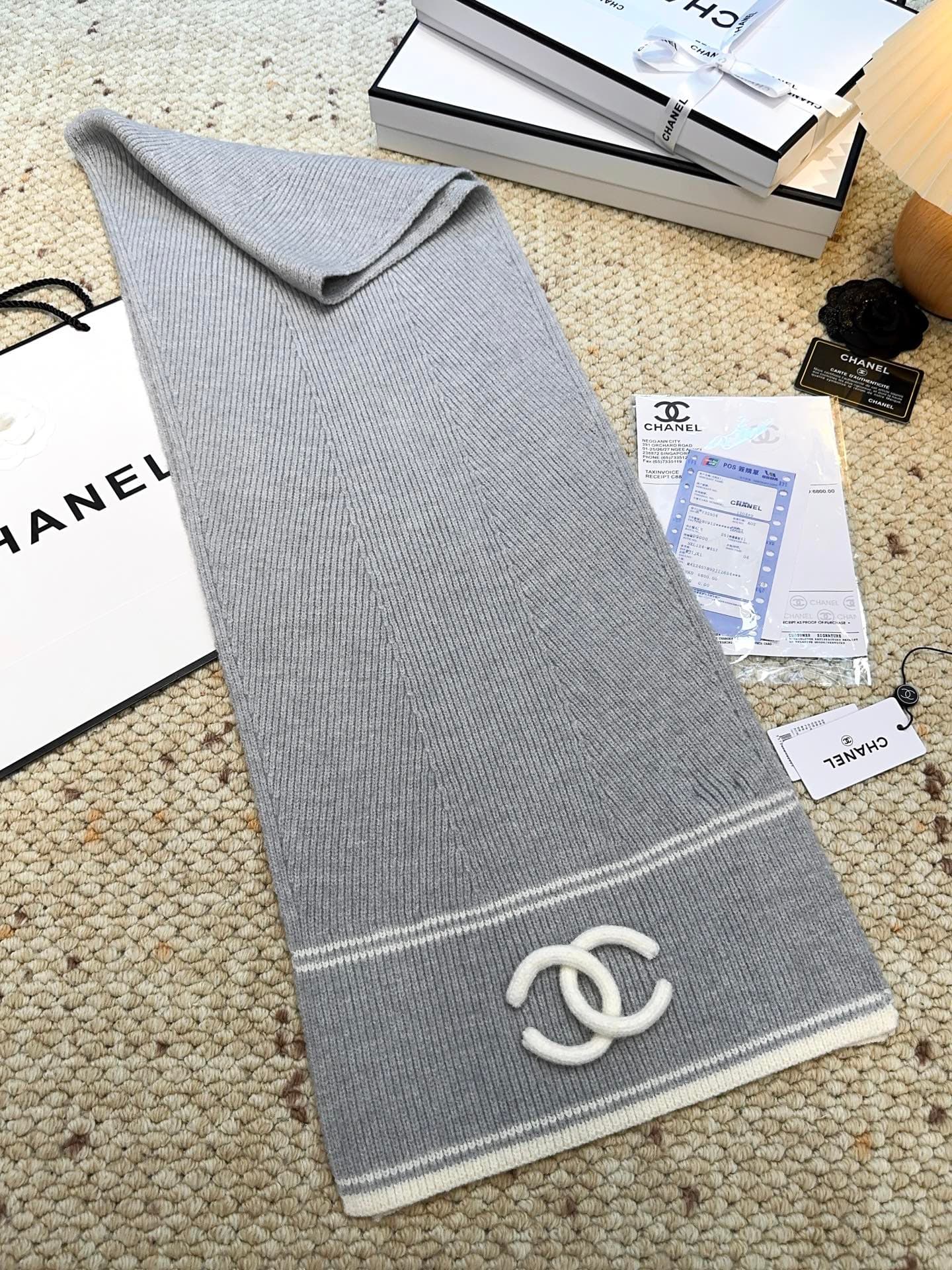 C30675 CHANEL【New Arrival】The latest knitting collection from Chanel boutiques! This is a truly rare style—it is also the first scarf in Chanel’s line to use solid knitting techniques. It will definitely be the top item in Chanel’s autumn and winter colle — image 7