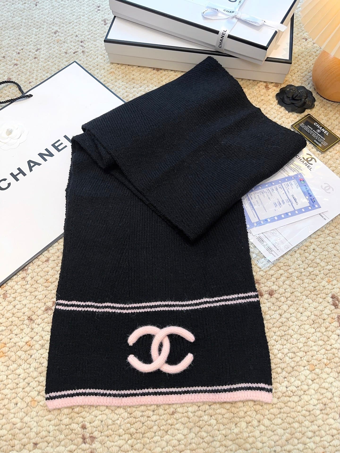 C30674 CHANEL【New Arrival】The latest knitting collection from Chanel boutiques! This is a truly rare style—it is also the first scarf in Schiaparelli’s line to use solid knitting techniques. It will definitely be the top item in Schiaparelli’s autumn and  — image 7