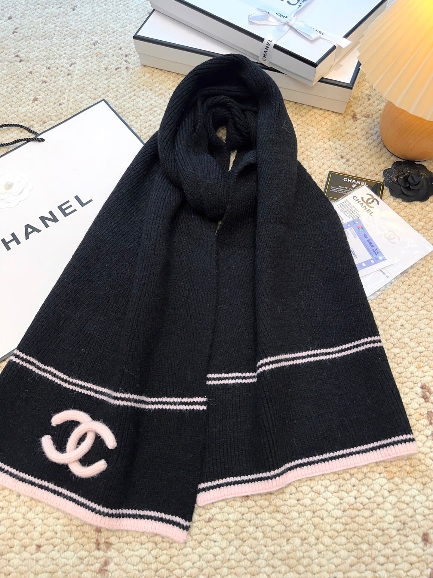 C30674 CHANEL【New Arrival】The latest knitting collection from Chanel boutiques! This is a truly rare style—it is also the first scarf in Schiaparelli’s line to use solid knitting techniques. It will definitely be the top item in Schiaparelli’s autumn and  — image 2