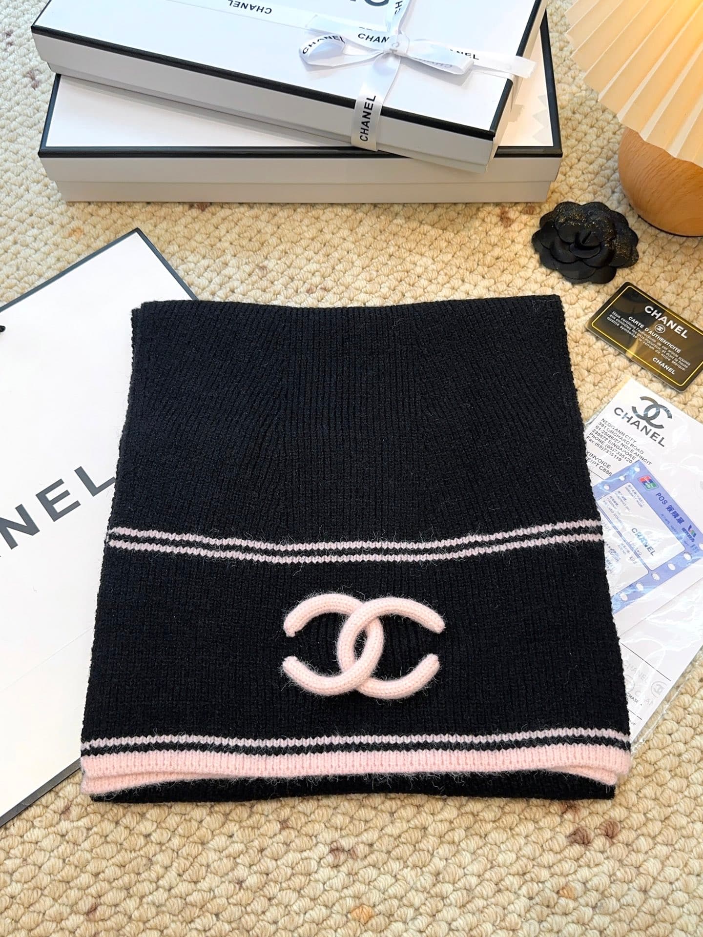 C30674 CHANEL【New Arrival】The latest knitting collection from Chanel boutiques! This is a truly rare style—it is also the first scarf in Schiaparelli’s line to use solid knitting techniques. It will definitely be the top item in Schiaparelli’s autumn and  — image 5