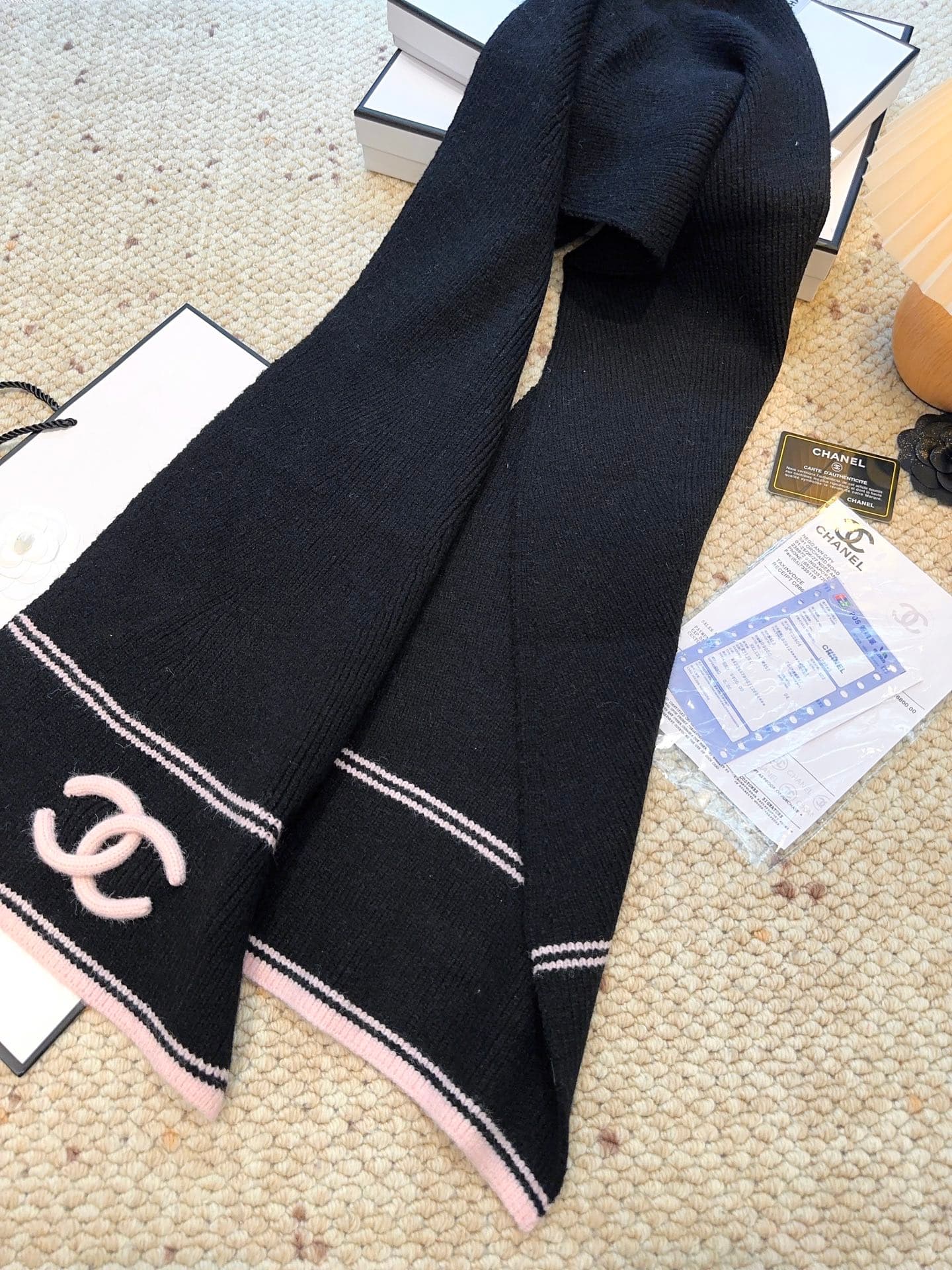 C30674 CHANEL【New Arrival】The latest knitting collection from Chanel boutiques! This is a truly rare style—it is also the first scarf in Schiaparelli’s line to use solid knitting techniques. It will definitely be the top item in Schiaparelli’s autumn and  — image 6