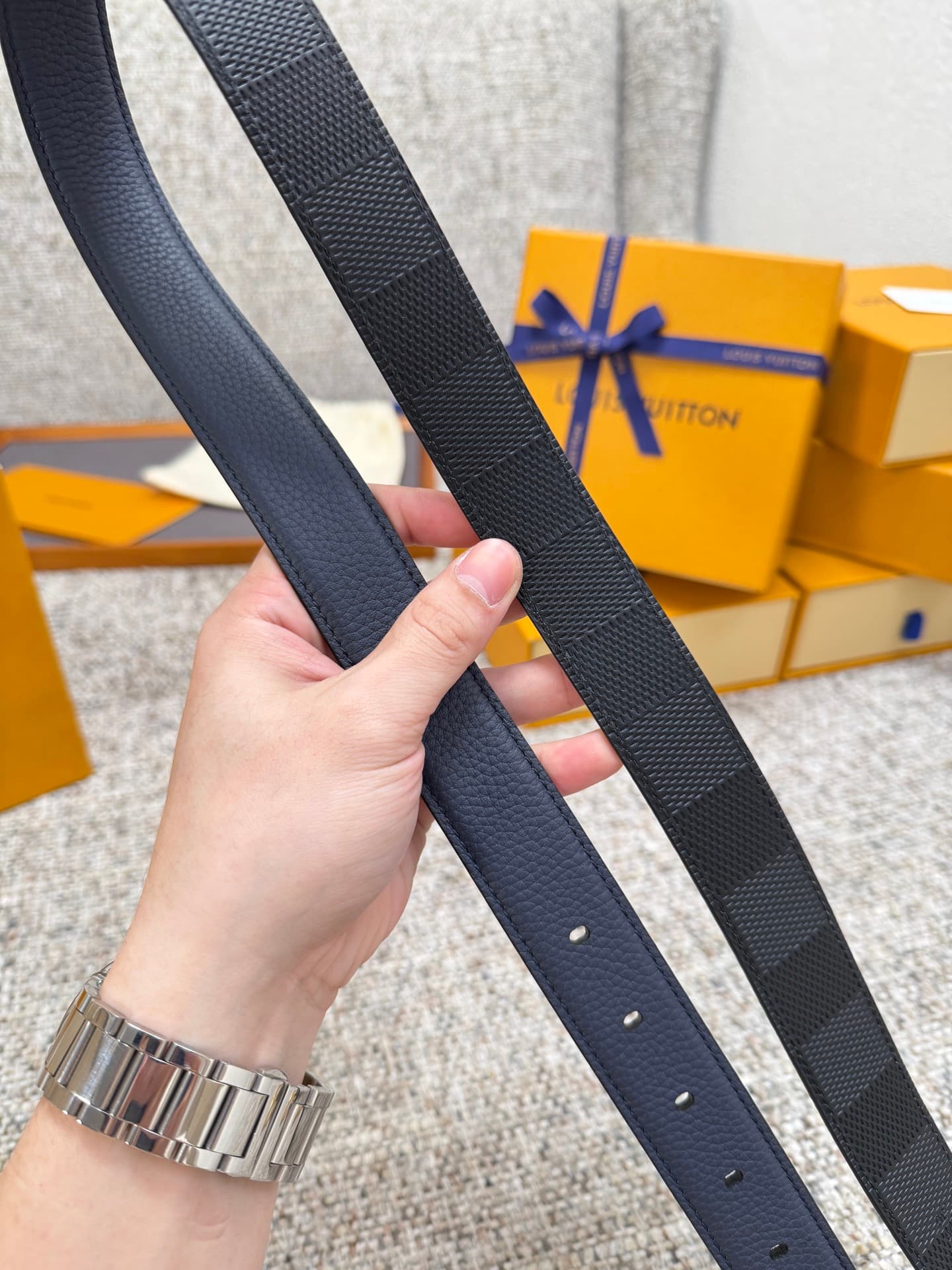 C32879 Louis Vuitton LV Belt FROG Double-Sided Belt Collection. Original hardware. Delicate hand-painted edges. Soft and comfortable. Wide 3.0 — image 4