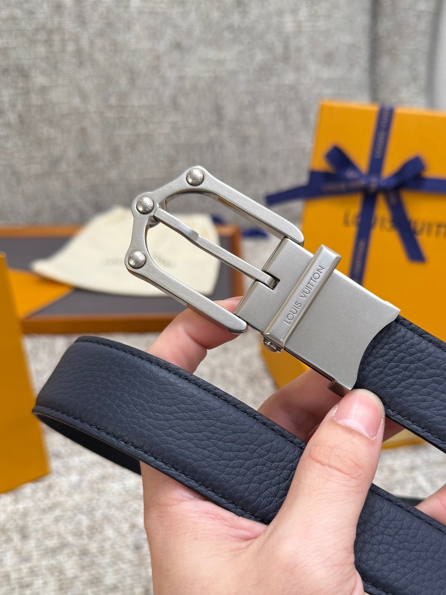C32878 Louis Vuitton LV Belt FROG Double-Sided Belt Collection. Original hardware. Exquisite hand-painted edges. Soft and comfortable. Wide 3.0 — image 3