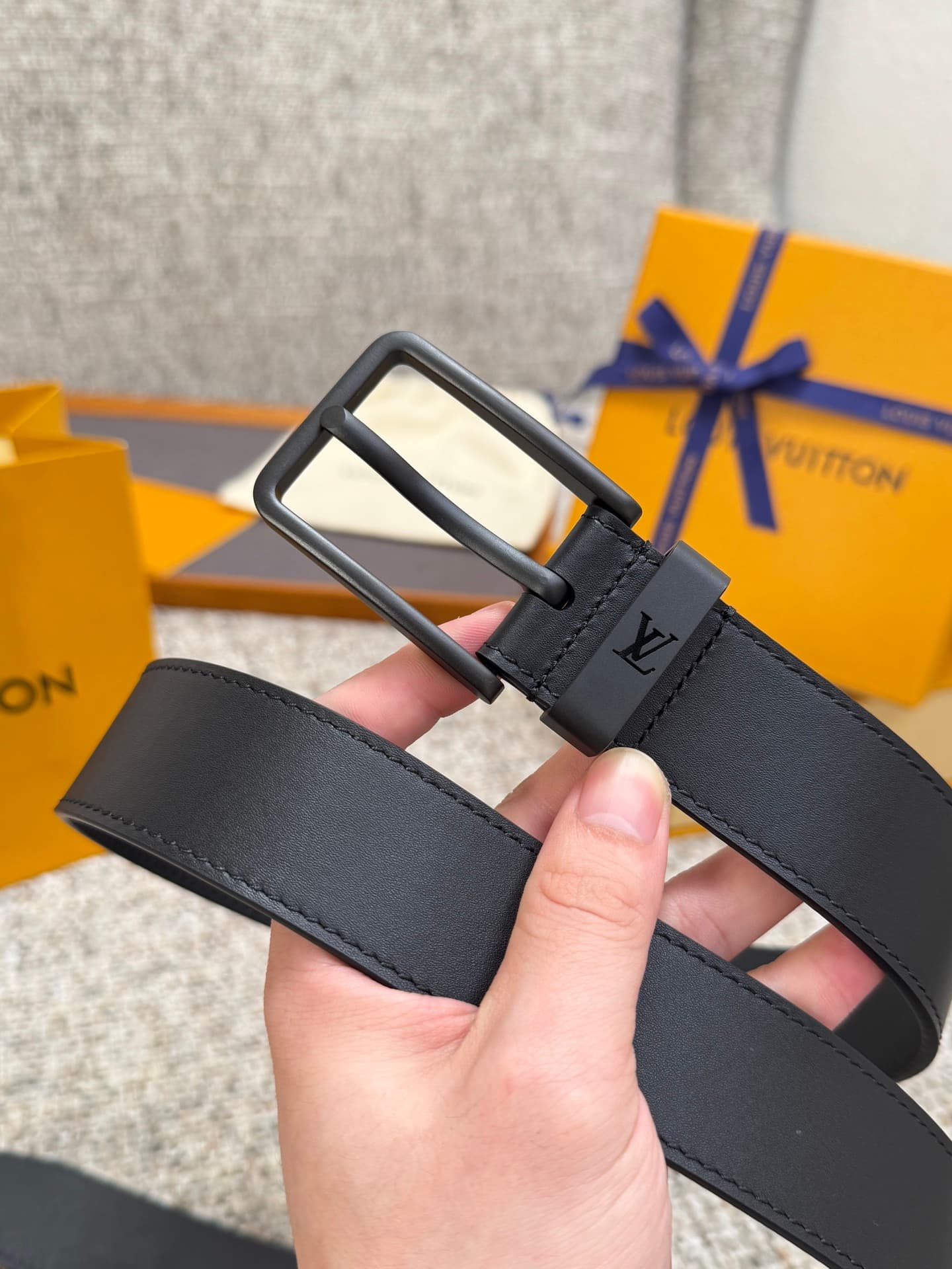 C32885 Louis Vuitton LV Belt, Plain weave series, original hardware, delicate hand-painted edges, soft and comfortable, wide 3.5 — image 3