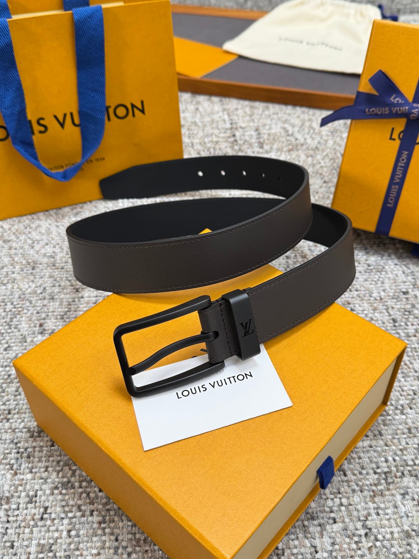 C32884 Louis Vuitton LV Belt, Plain Weave Collection, Original Hardware, Delicate Hand-Drawn Edges, Soft and Comfortable, Wide 3.5 — image 5