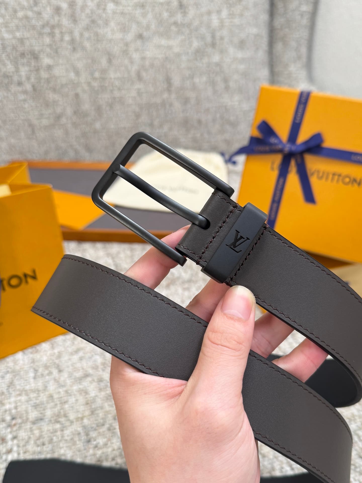 C32884 Louis Vuitton LV Belt, Plain Weave Collection, Original Hardware, Delicate Hand-Drawn Edges, Soft and Comfortable, Wide 3.5 — image 3