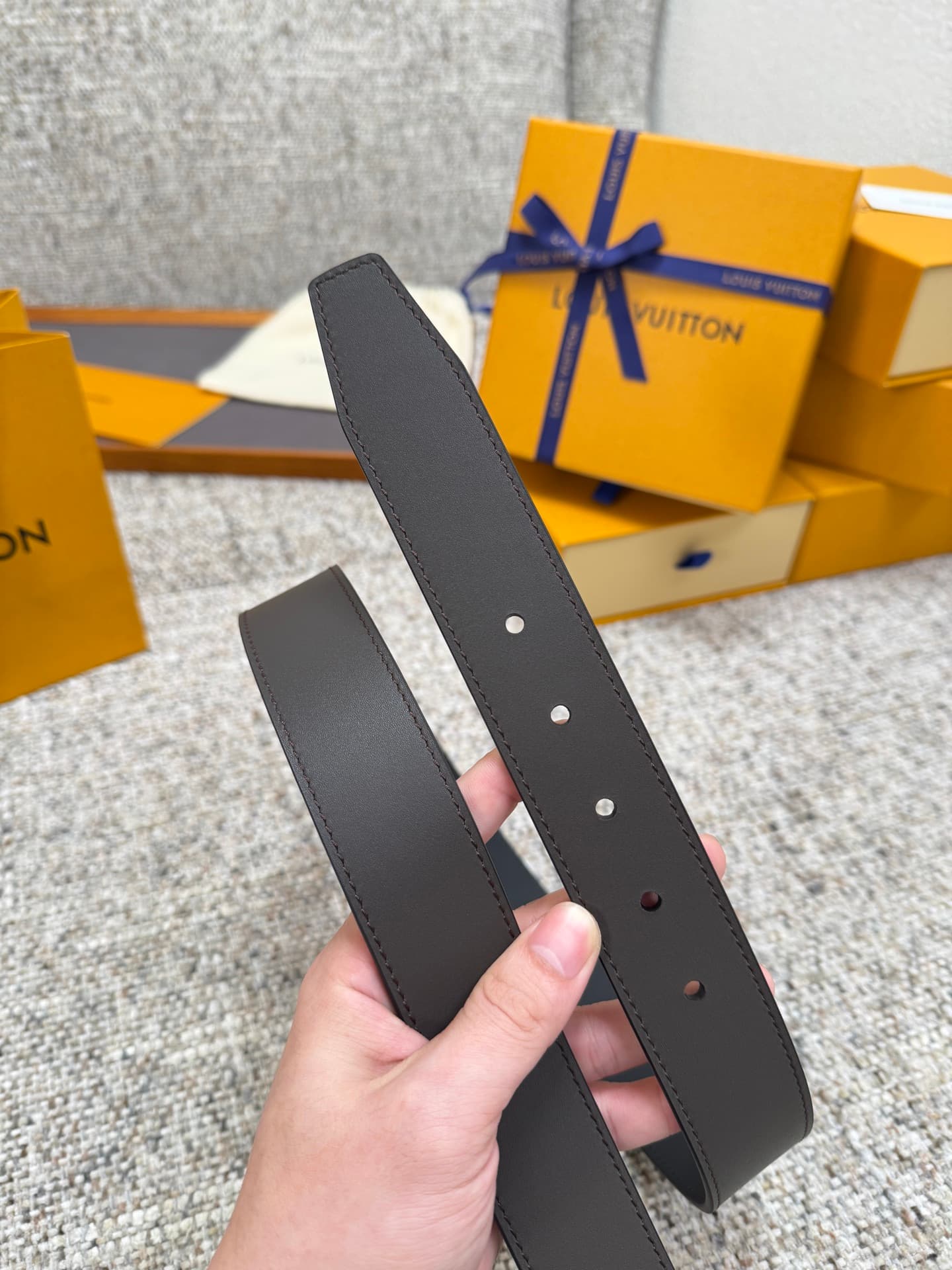 C32884 Louis Vuitton LV Belt, Plain Weave Collection, Original Hardware, Delicate Hand-Drawn Edges, Soft and Comfortable, Wide 3.5 — image 4