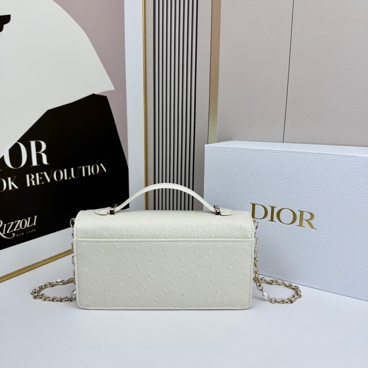 C1832 The latest brick-shaped handbag with a pearl chain design 🎀 – made of cowhide fabric with ostrich pattern patterns, and featuring classic letter-shaped decorative straps 🎀👏. The unique handle design, combined with the soft ostrich pattern, makes it  — image 2
