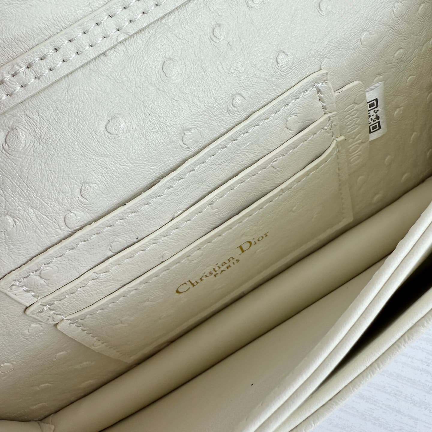 C1832 The latest brick-shaped handbag with a pearl chain design 🎀 – made of cowhide fabric with ostrich pattern patterns, and featuring classic letter-shaped decorative straps 🎀👏. The unique handle design, combined with the soft ostrich pattern, makes it  — image 8