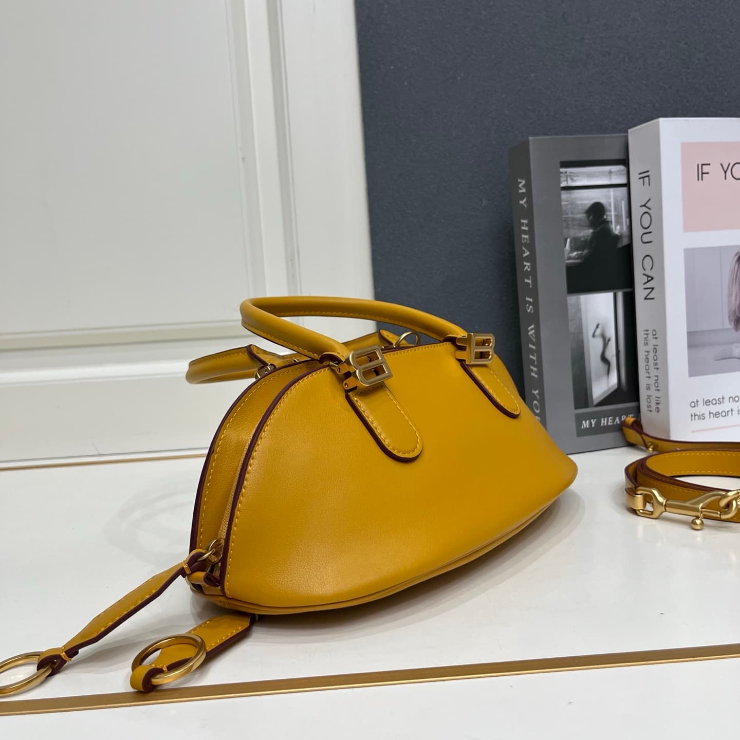 C3244 Balenciaga 2026 Bolero design, shell bag, top-grade cowhide — image 3