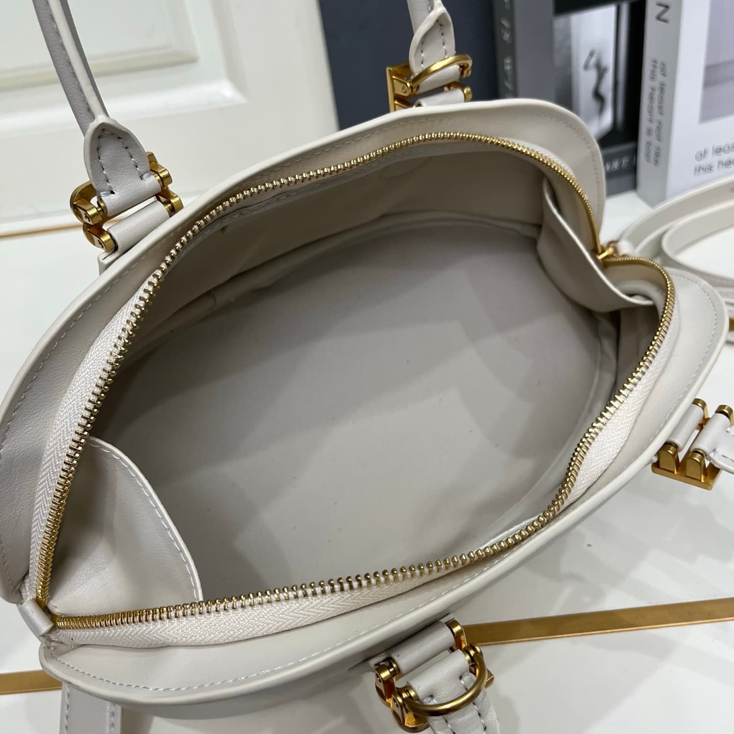 C3243 Balenciaga 2026 Bolero design, shell bag, top-grain cowhide — image 8