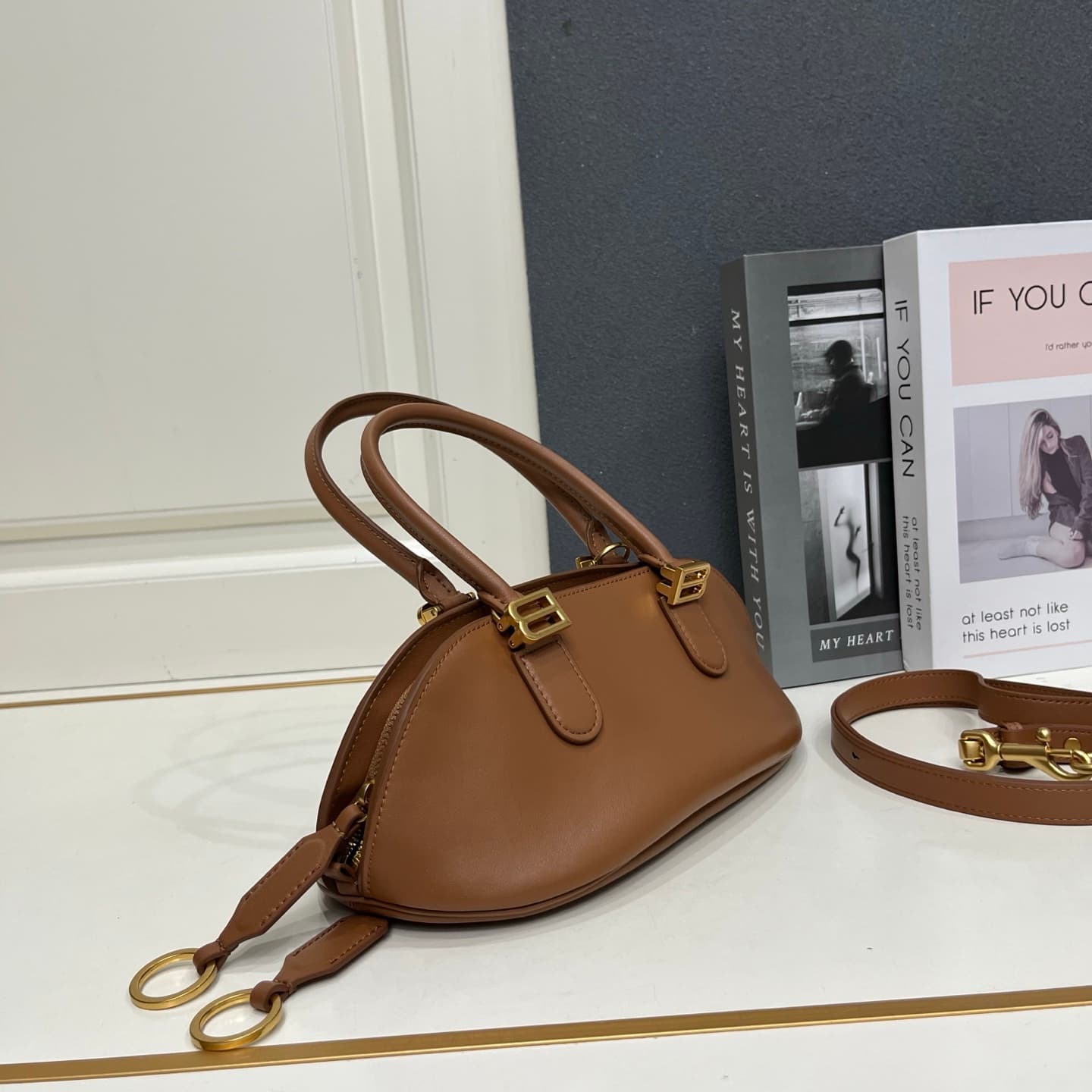 C3242 Balenciaga 2026 Bolero design, shell bag, top-grade cowhide — image 3
