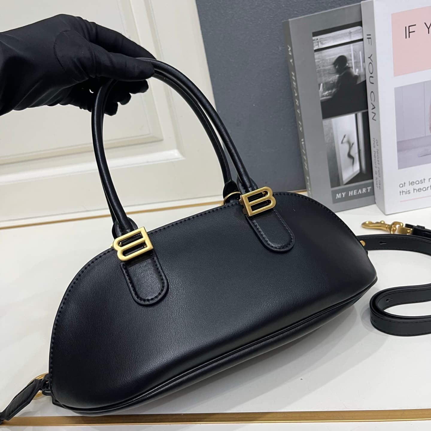 C3241 Balenciaga 2026 Bolero collection – Shell bag, top-grade cowhide material — image 4