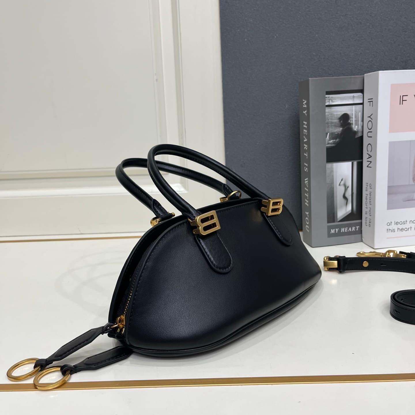 C3241 Balenciaga 2026 Bolero collection – Shell bag, top-grade cowhide material — image 3
