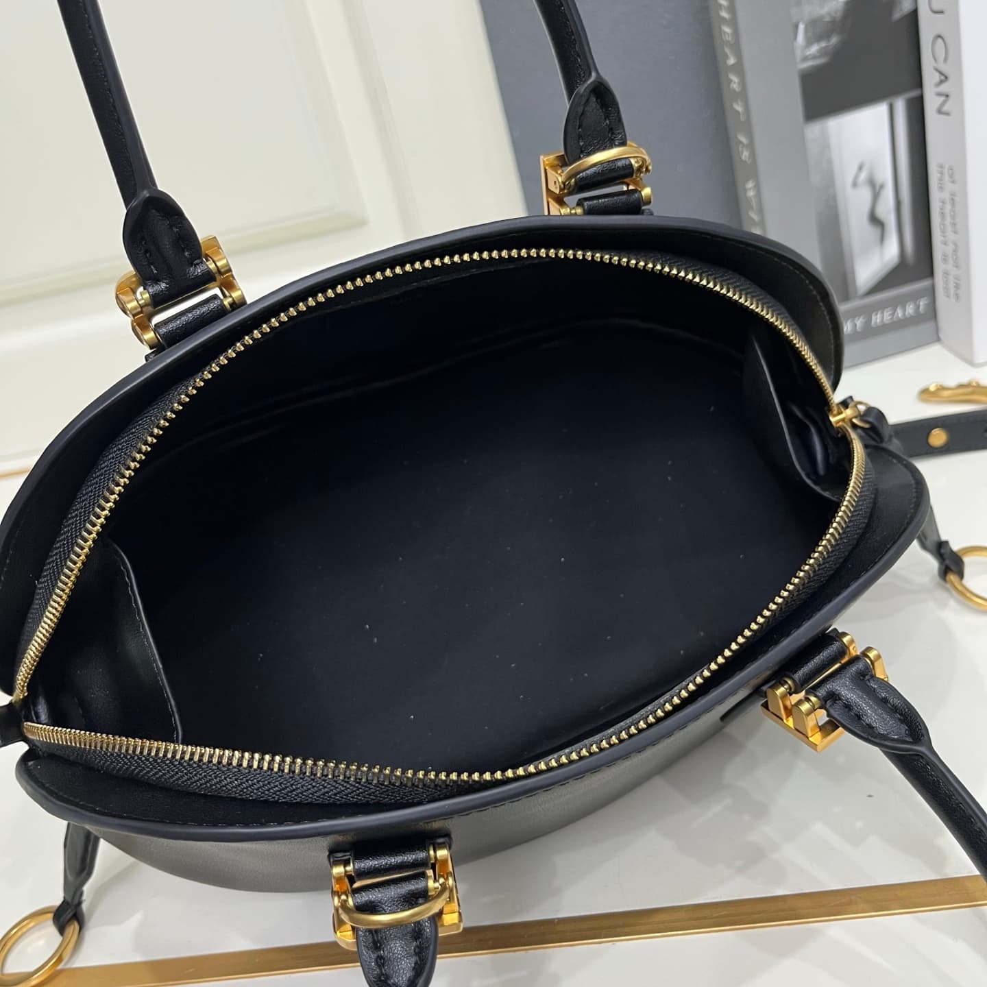 C3241 Balenciaga 2026 Bolero collection – Shell bag, top-grade cowhide material — image 8