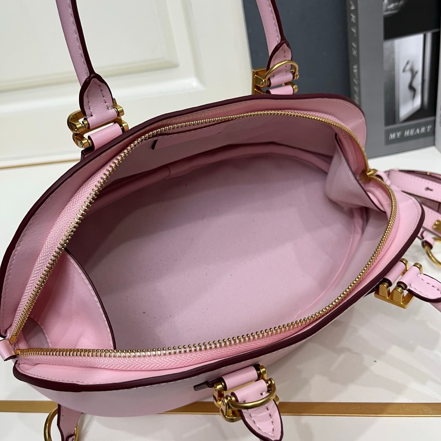 C3240 Balenciaga 2026 Bolero collection – Shell bag, top-grain cowhide — image 8