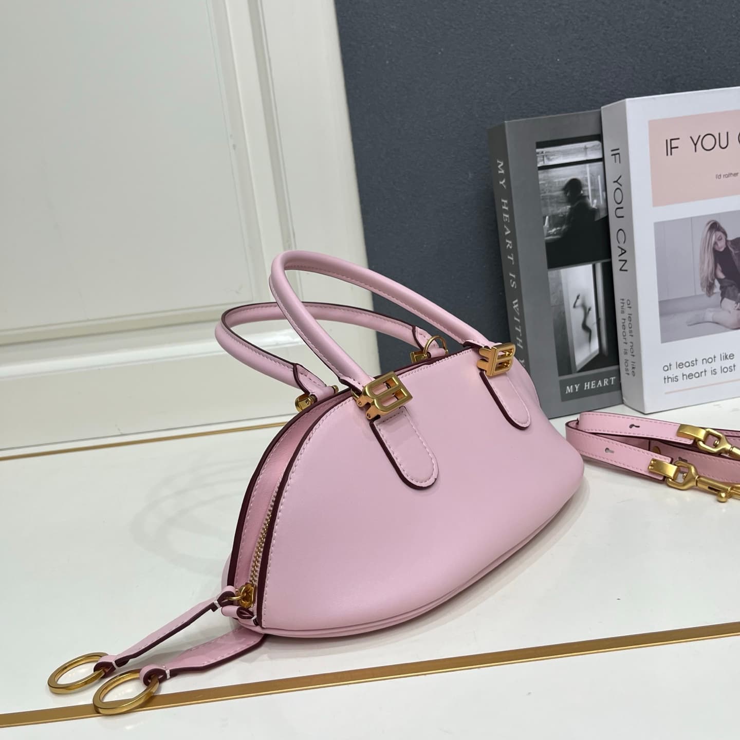 C3240 Balenciaga 2026 Bolero collection – Shell bag, top-grain cowhide — image 3