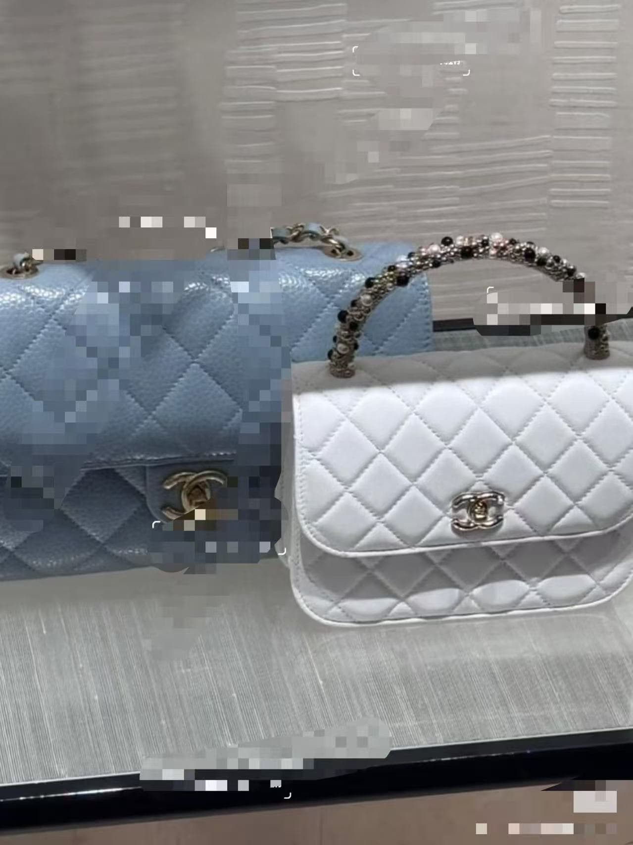 C754 Sizes available! Now in stock: “Milk Shake White, Pink” by Chanel. OHANEL🚩🚩🚩 Chanel 26C pearl-handled chain bag, with champagne gold lychee- patterned 🐮 leather and classic diamond pattern; the metal double C logo is very distinctive! The handle is d — image 5