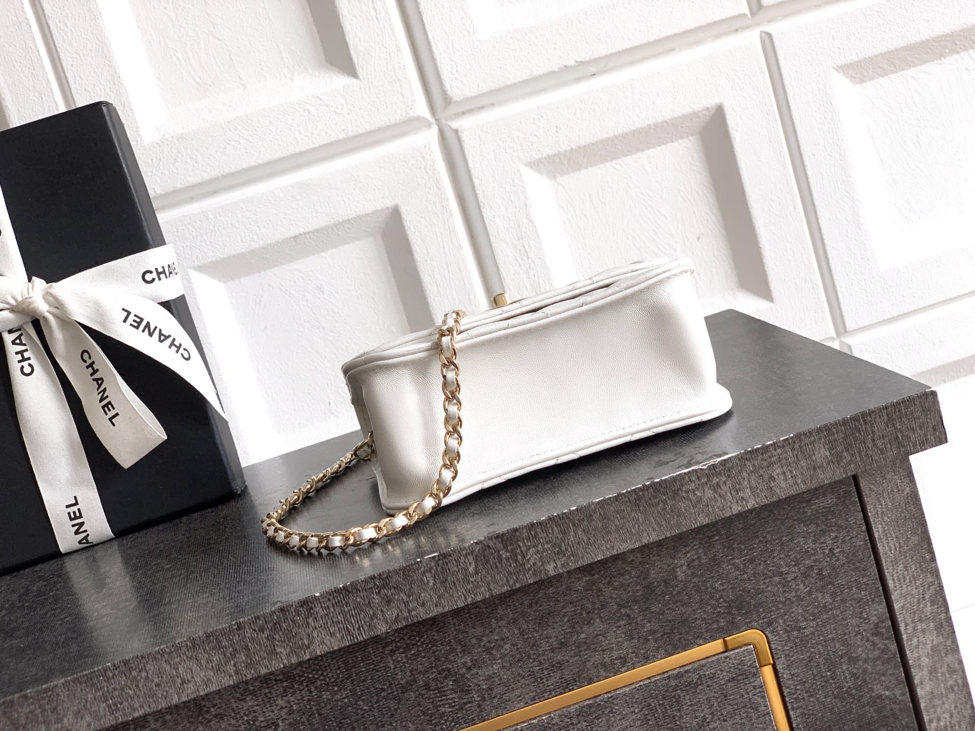 C753 Mini size! “Milk Shake White” OHANEL🚩🚩🚩 Chanel 26C Pearl-handled chain bag, champagne gold lychee-patterned 🐮 leather + classic diamond pattern, the metal double C logo is very distinctive! The handle is adorned with pearls and black beads – elegant  — image 4