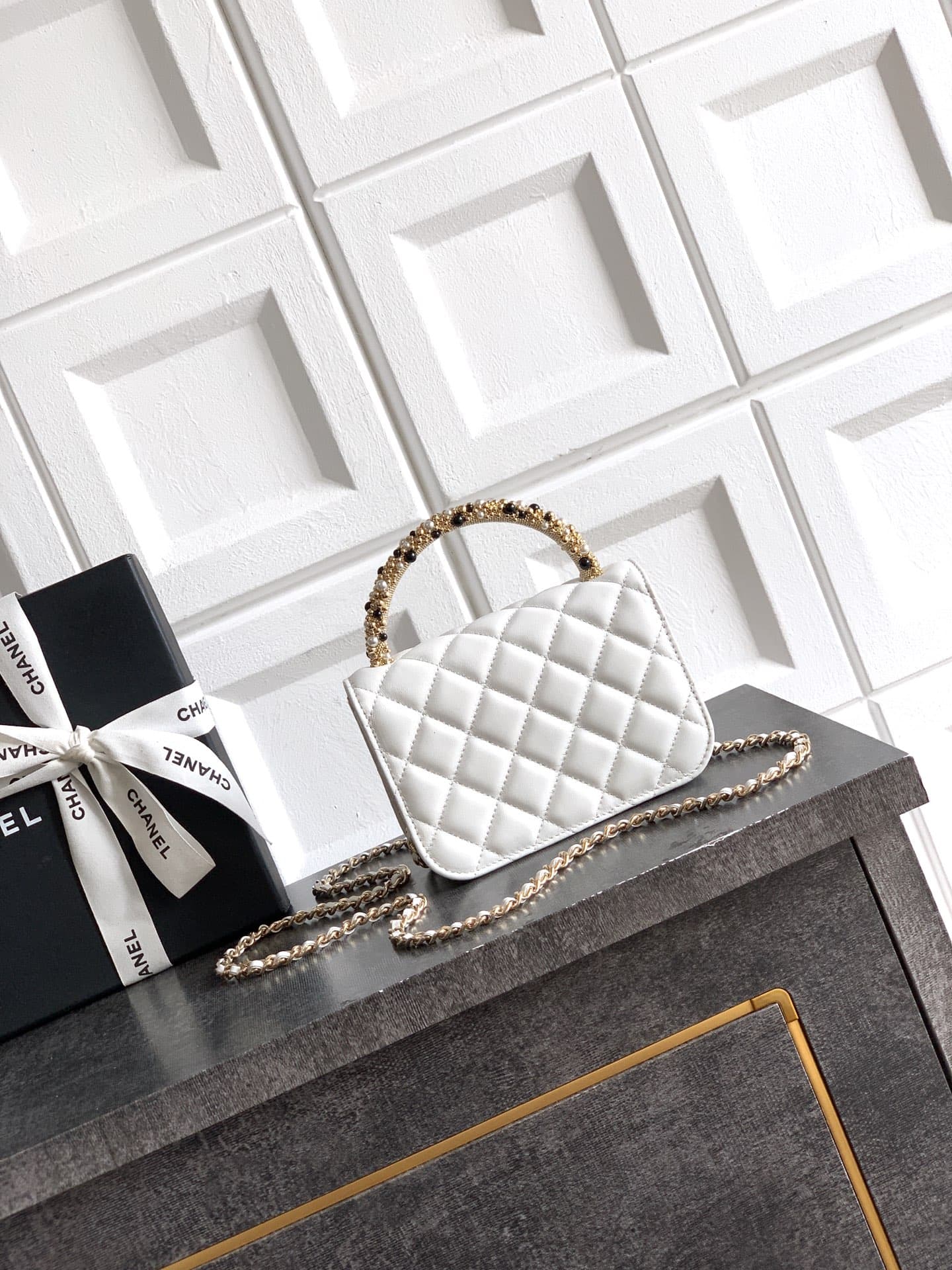 C753 Mini size! “Milk Shake White” OHANEL🚩🚩🚩 Chanel 26C Pearl-handled chain bag, champagne gold lychee-patterned 🐮 leather + classic diamond pattern, the metal double C logo is very distinctive! The handle is adorned with pearls and black beads – elegant  — image 3