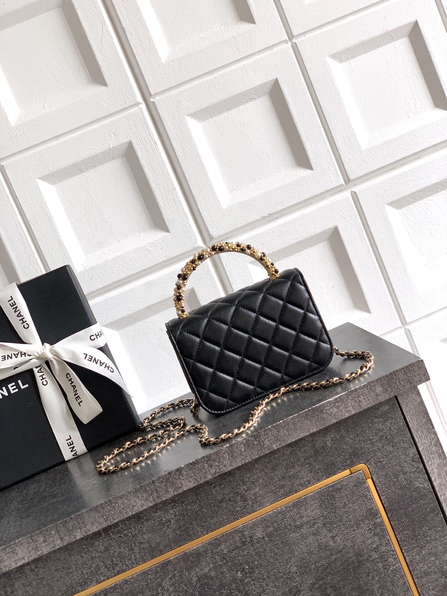 C744 Mini bag! “Black” by OHANEL🚩🚩🚩 Chanel 26C pearl-handled chain bag, champagne gold litchi-patterned 🐮 leather + classic diamond pattern, with a distinctive double C logo! The handle is adorned with pearls and black beads – elegant and luxurious. Mini- — image 3