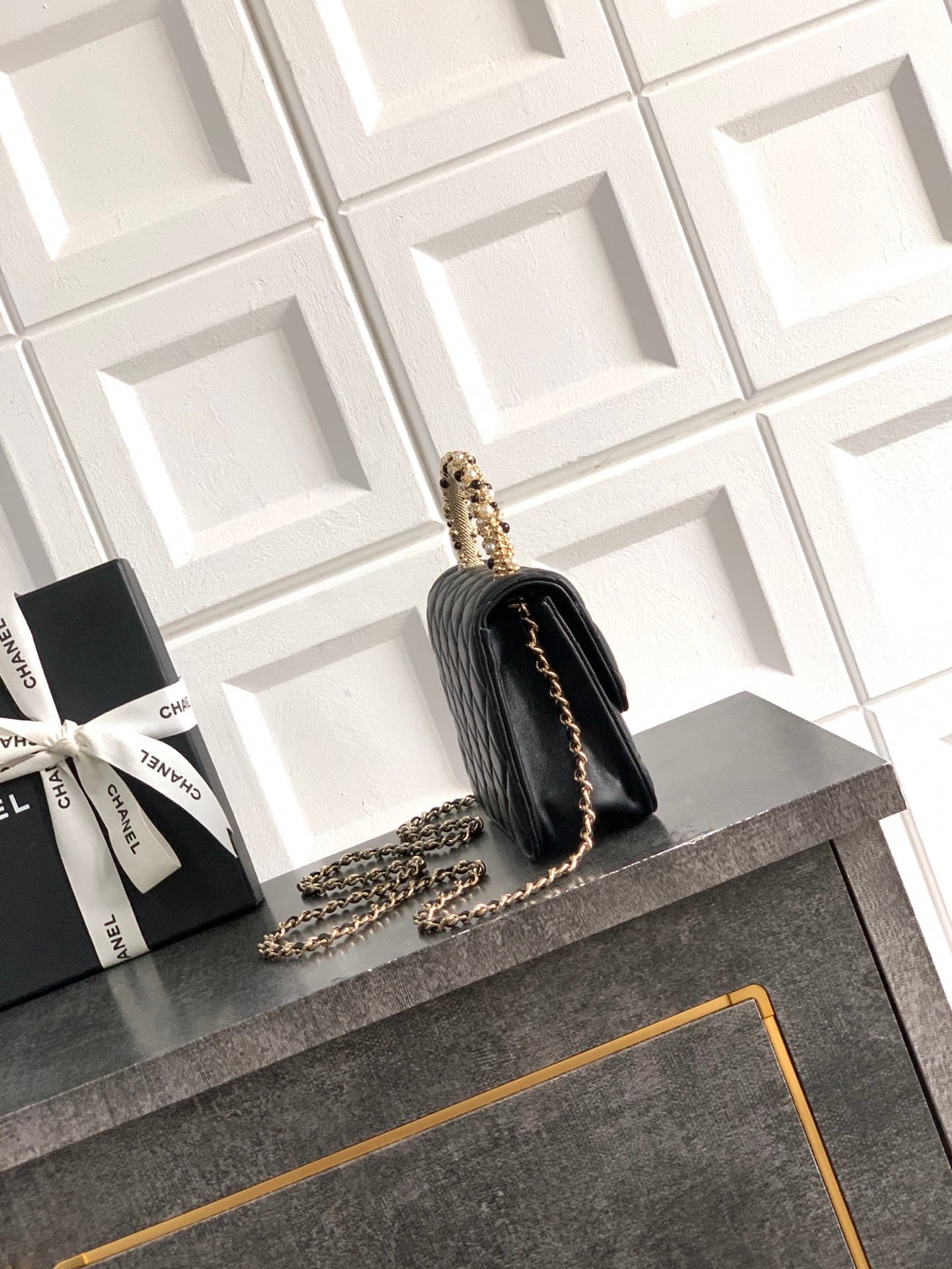 C743 Large size! “Black” by OHANEL🚩🚩🚩 Chanel 26C pearl-handled chain bag, champagne gold litchi-patterned 🐮 leather + classic diamond pattern, with a distinctive metal double C logo! The handle is adorned with pearls and black beads – elegant and luxuriou — image 2