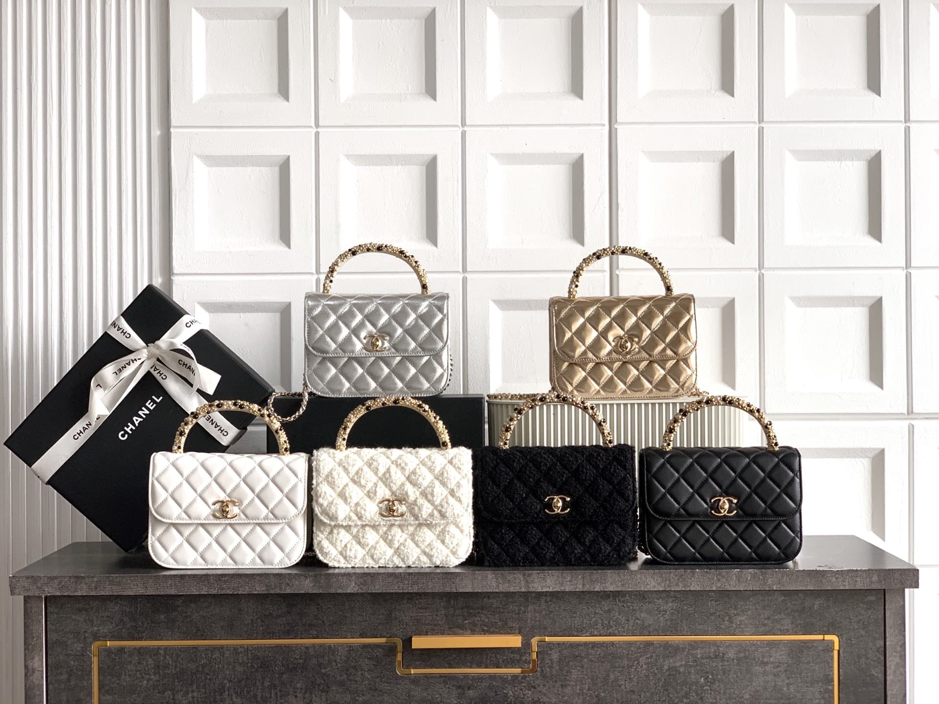 C738 Large size! Real photos of the large H size🌟 Six colors available: OHANEL🚩🚩🚩 Chanel 26C pearl-handled chain bag, champagne gold litchi pattern🐮 leather + classic diamond pattern, metal double C logo is very distinctive! The handle is adorned with pea — image 1
