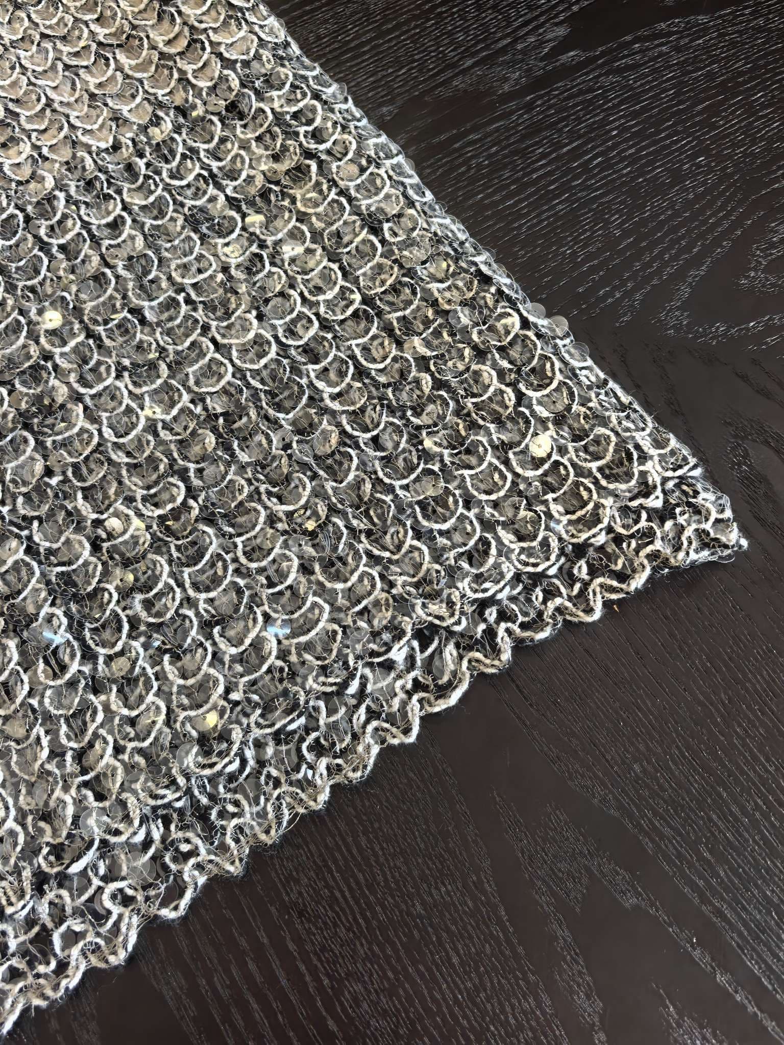 C18388 The sequined patterns on the entire dress are hand-stitched in the shape of fish scales. Each pattern resembles tiny pieces of moonlight falling onto the dress. As you walk, the light and shadow create a beautiful effect. It’s a sophisticated spark — image 4