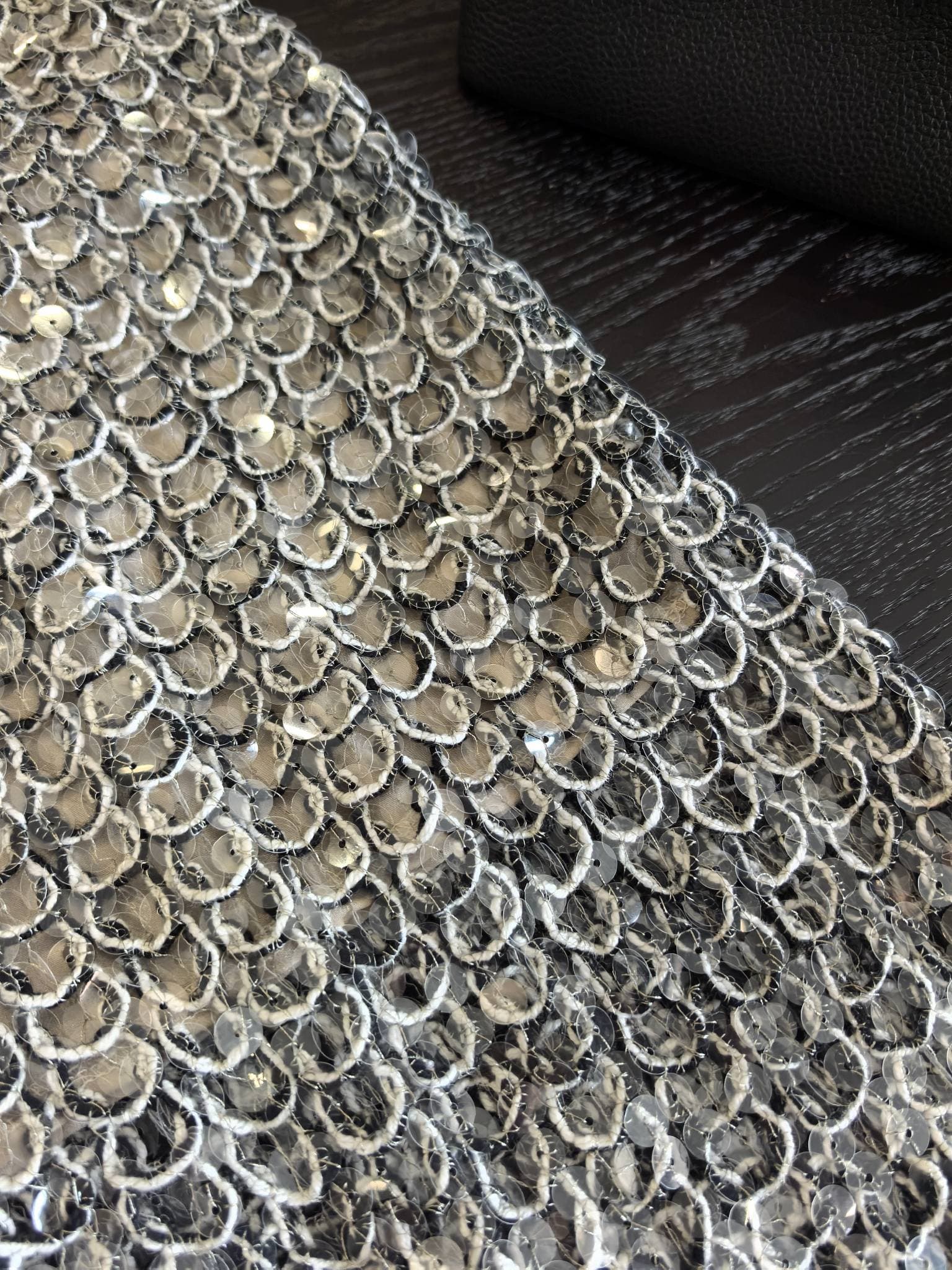 C18388 The sequined patterns on the entire dress are hand-stitched in the shape of fish scales. Each pattern resembles tiny pieces of moonlight falling onto the dress. As you walk, the light and shadow create a beautiful effect. It’s a sophisticated spark — image 6