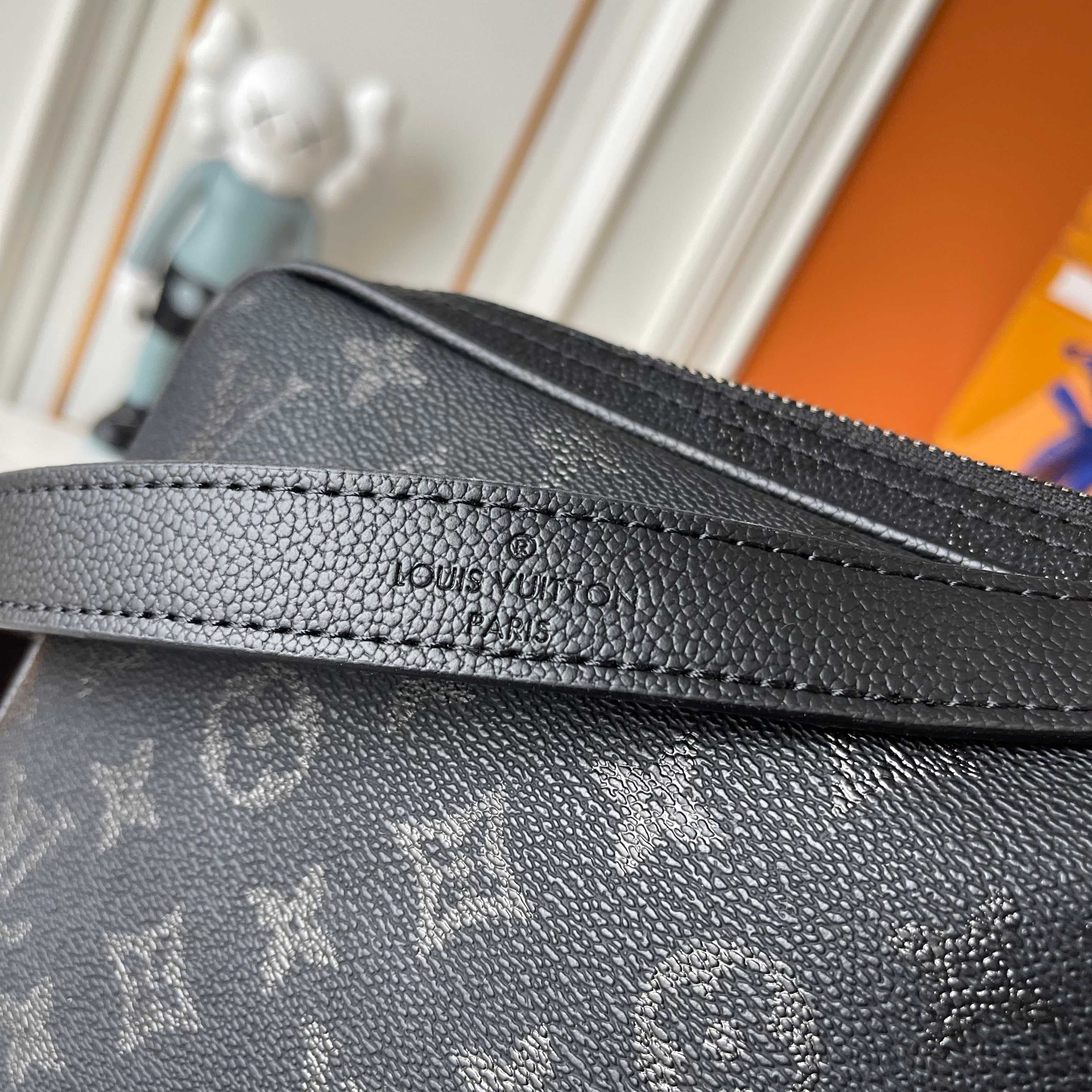 C5325 Upgrade version   M29273 M13987 M14016 M14988 M26068 M15296 M14682 M27232 n28606 This Nil handbag features elegant, shiny cowhide leather, with Louis Vuitton Paris logo embossed on the front using bead rivets. The side clasp exudes a urban style, an — image 7
