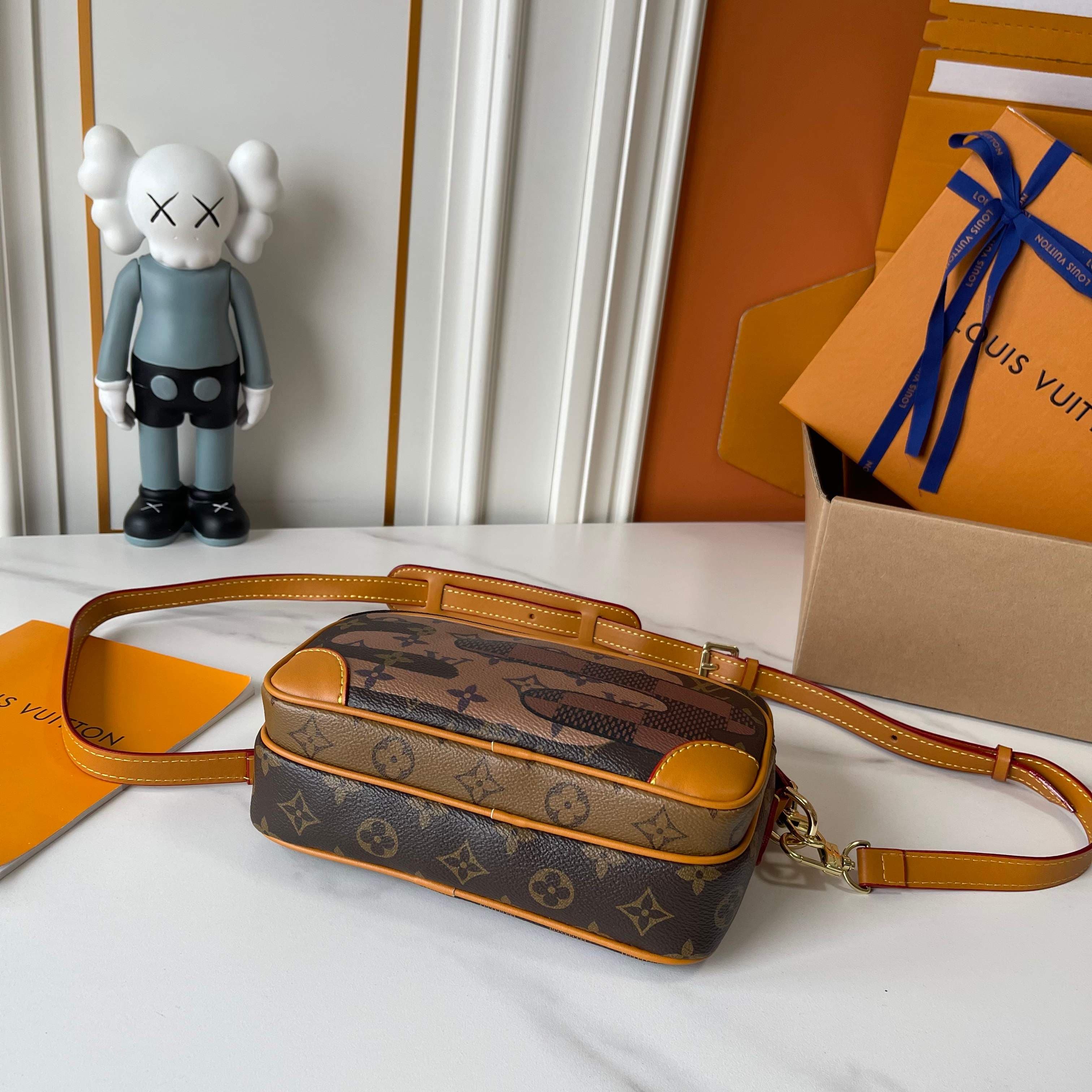 C5323 Upgraded version: M29273, M13987, M14016, M14988, M26068, M15296, M14682, M27232, n28606. This Nil handbag features elegant, shiny cowhide leather; beads and rivets are used to attach the Louis Vuitton Paris logo on the front. The side fastenings gi — image 7