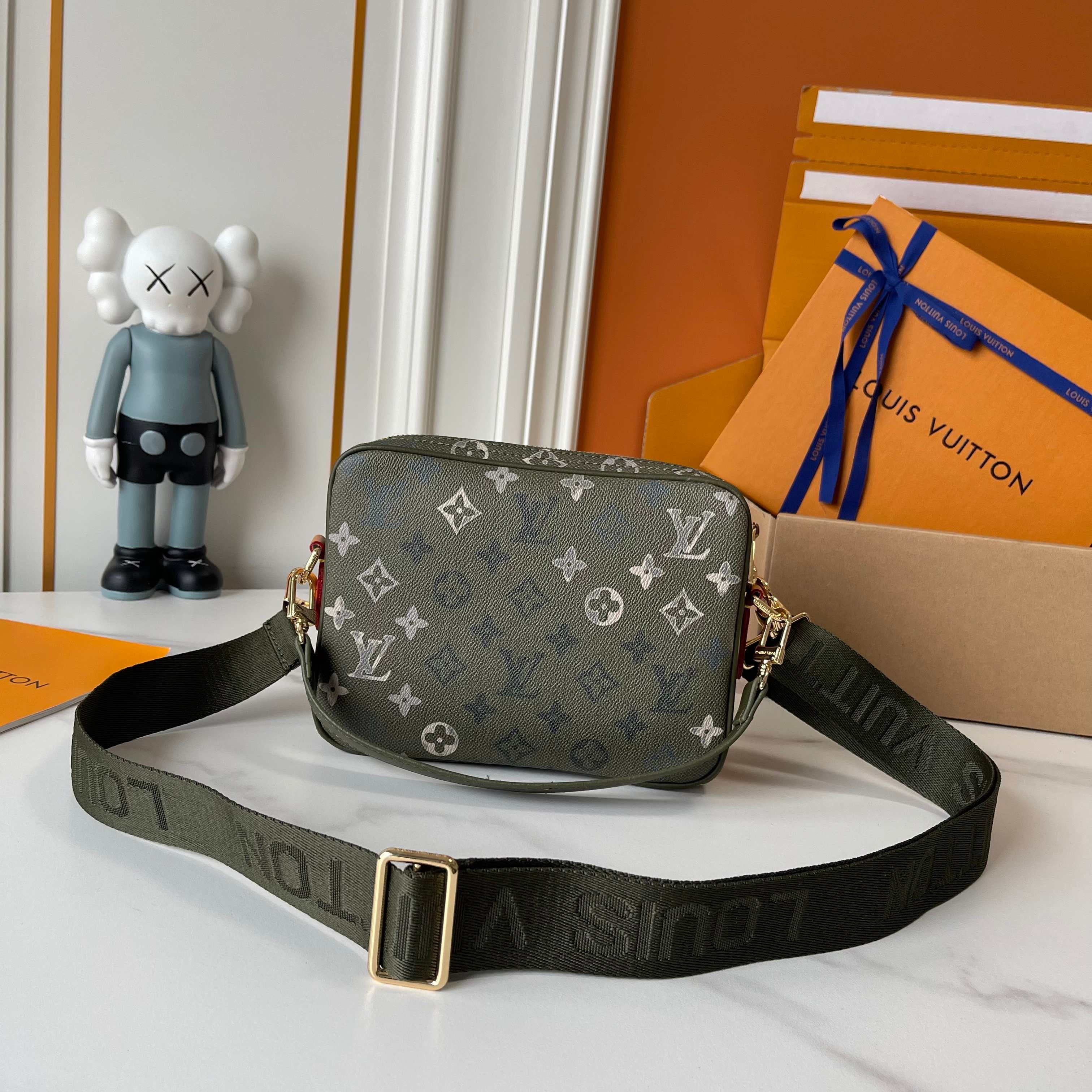 C5315 Upgraded version: M29273, M13987, M14016, M14988, M26068, M15296, M14682, M27232, n28606. This Nil handbag features elegant, shiny cowhide leather; the Louis Vuitton Paris logo is secured on the front using bead-shaped rivets. The side fastenings co — image 5